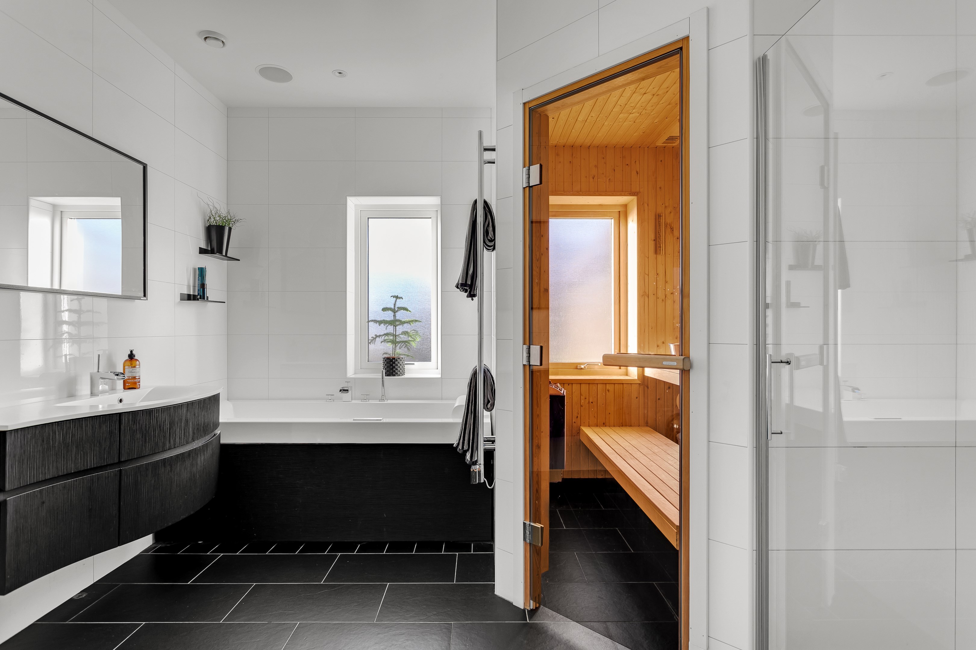 Bostadsbild från Elgbolstavägen 10, Såld i Danmark, Uppsala