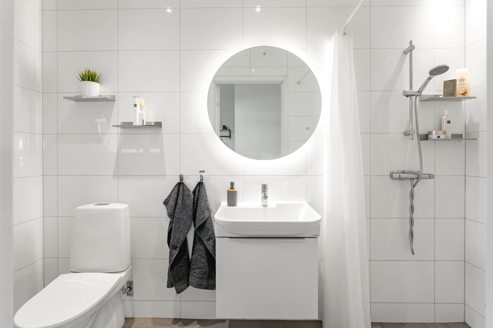 Bostadsbild från Elgbolstavägen 10, Såld i Danmark, Uppsala