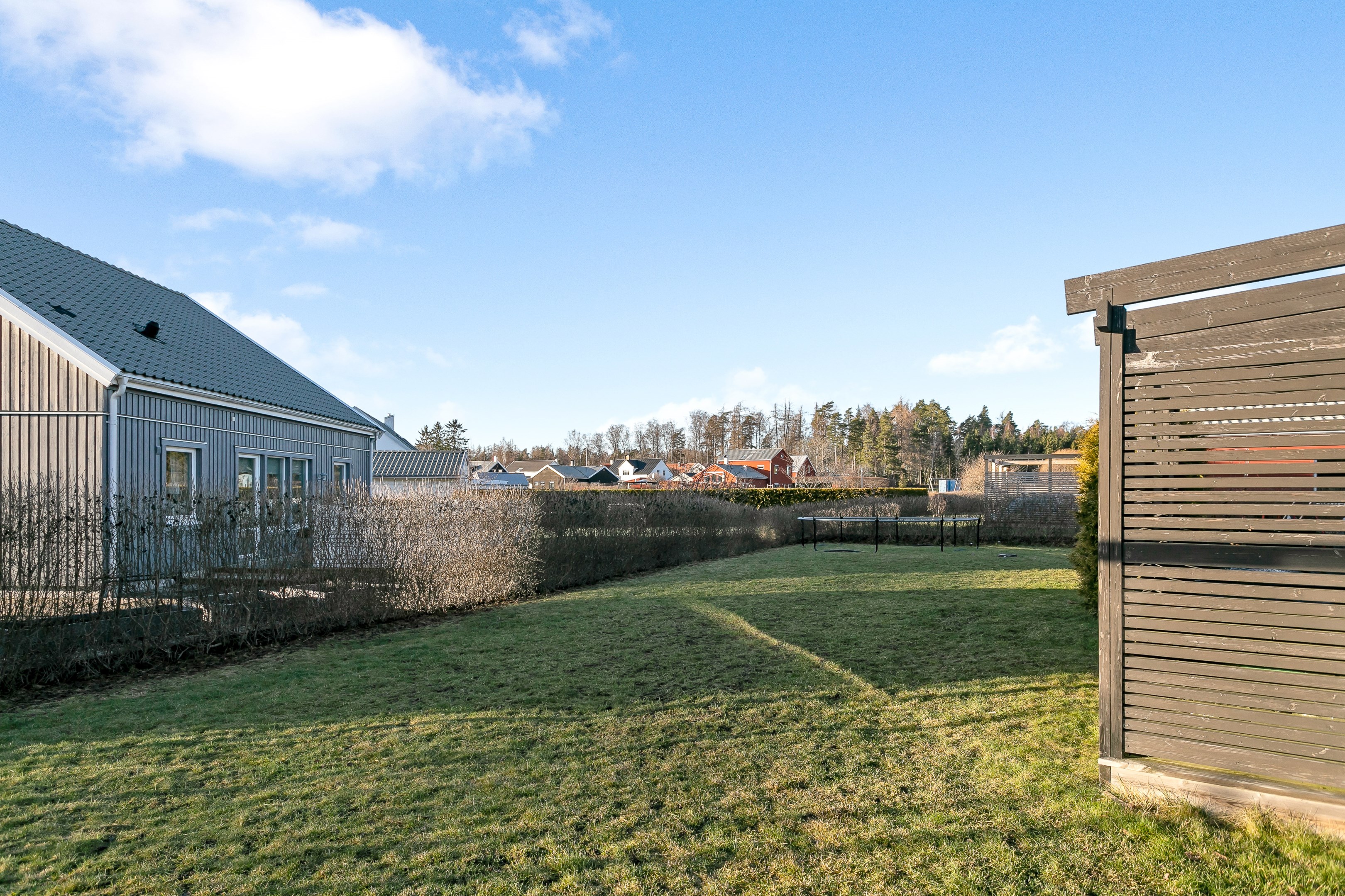 Bostadsbild från Elgbolstavägen 10, Såld i Danmark, Uppsala