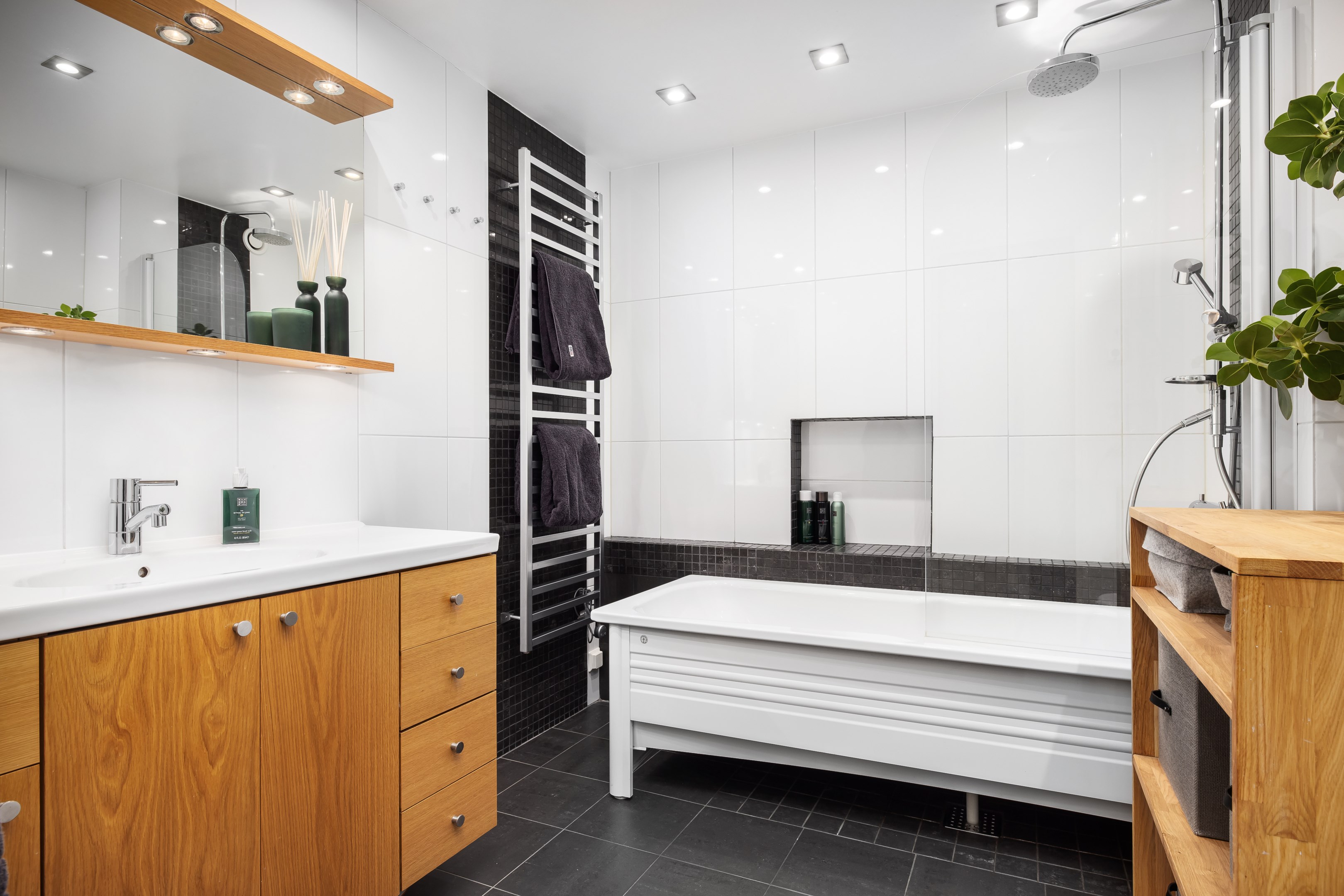 Bostadsbild från Liljekonvaljens väg 61, Såld i Lännersta, Nacka