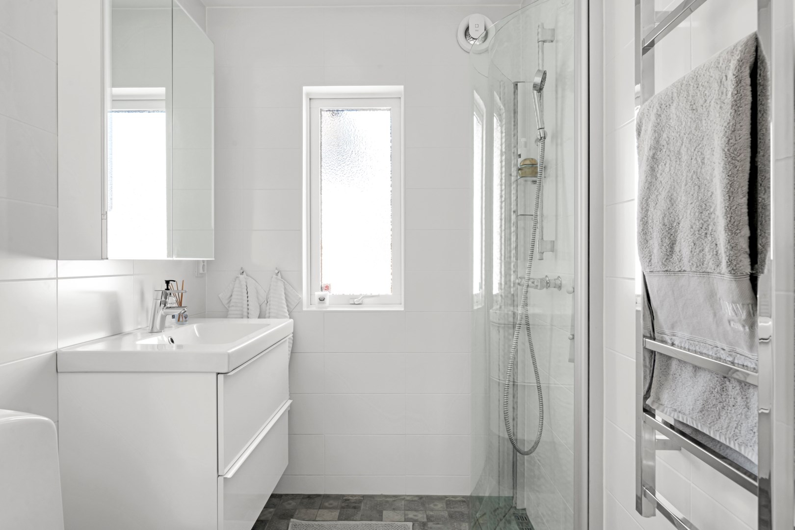 Bostadsbild från Bolvägen 8, Såld i Bälinge, Uppsala