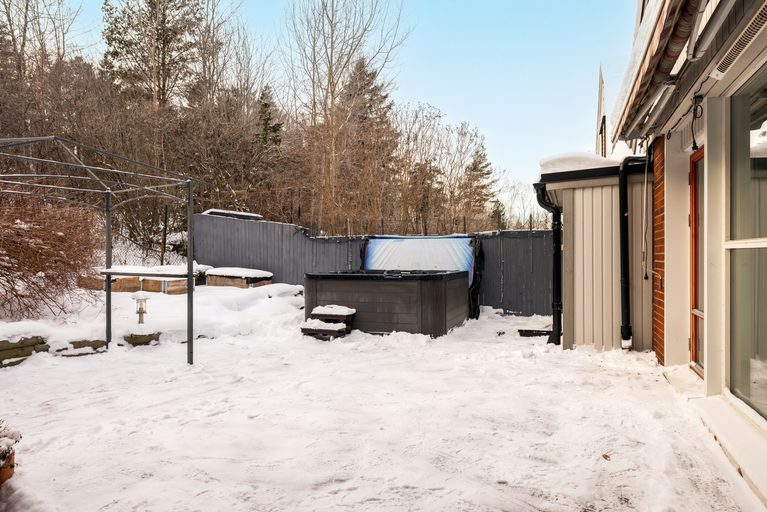 Bostadsbild från Vitsippevägen 36, Såld i Hemmesta, Värmdö