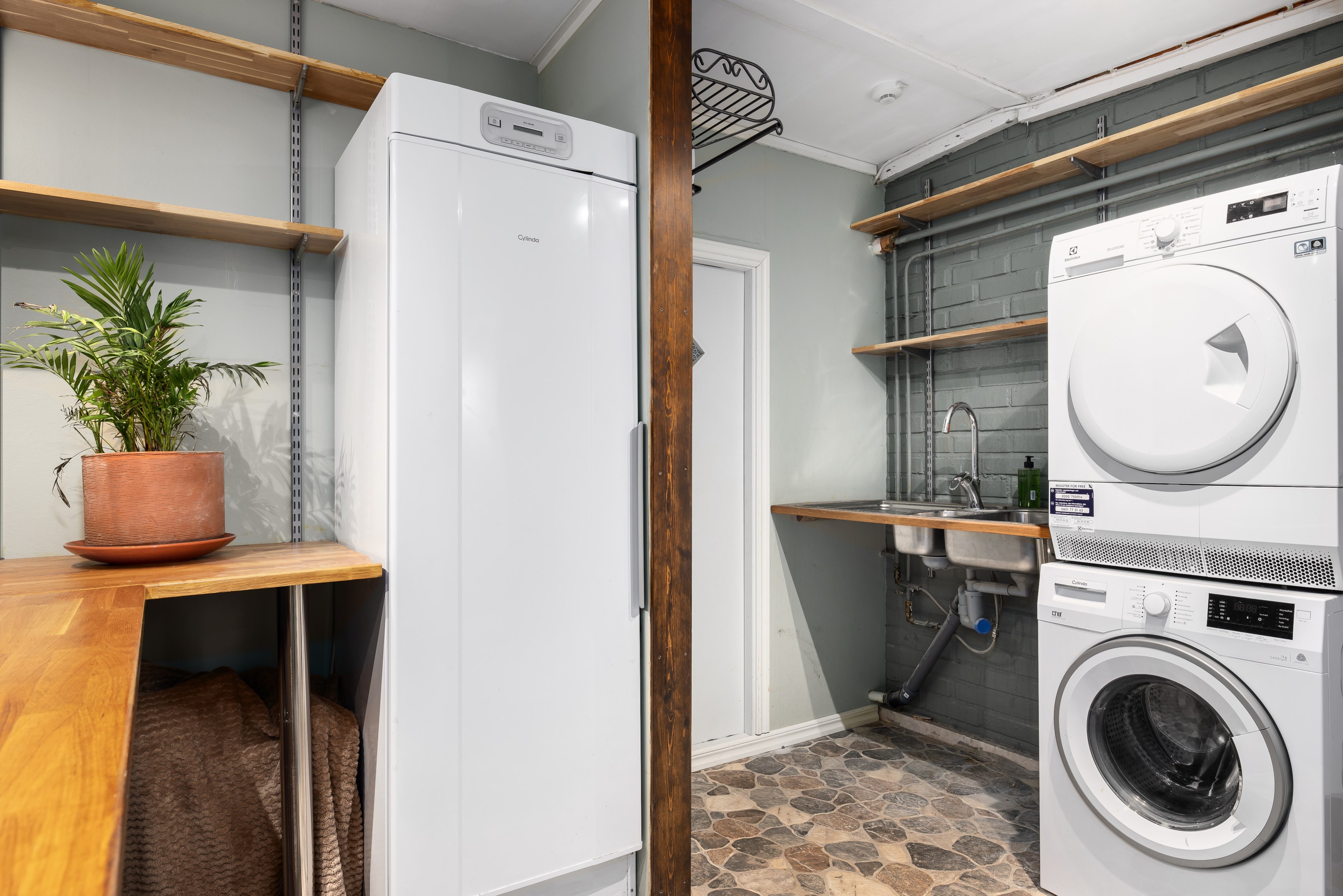 Bostadsbild från Vitsippevägen 36, Såld i Hemmesta, Värmdö