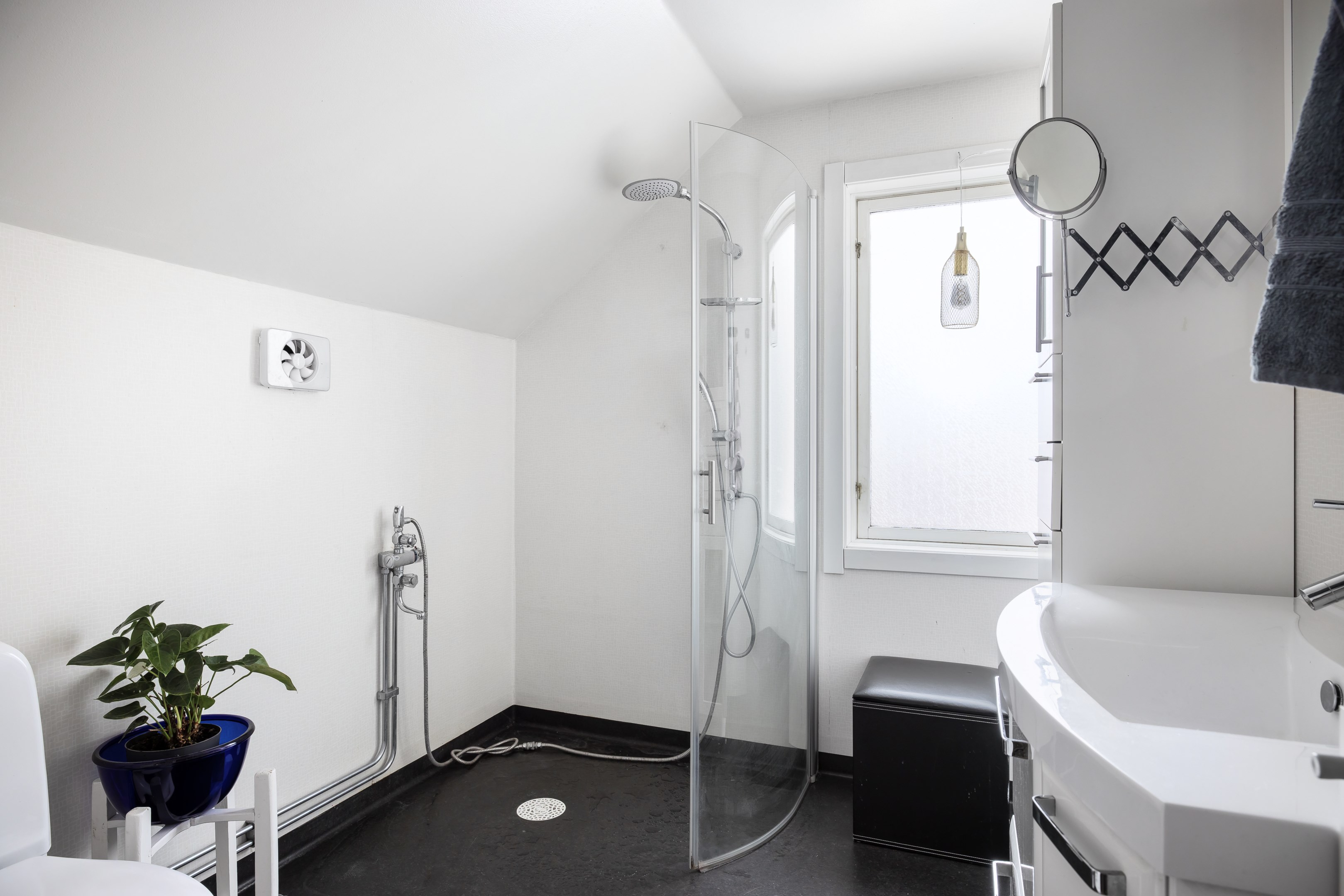 Bostadsbild från Vitsippevägen 36, Såld i Hemmesta, Värmdö