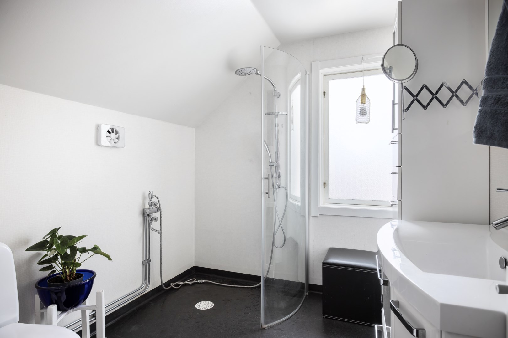 Bostadsbild från Vitsippevägen 36, Såld i Hemmesta, Värmdö