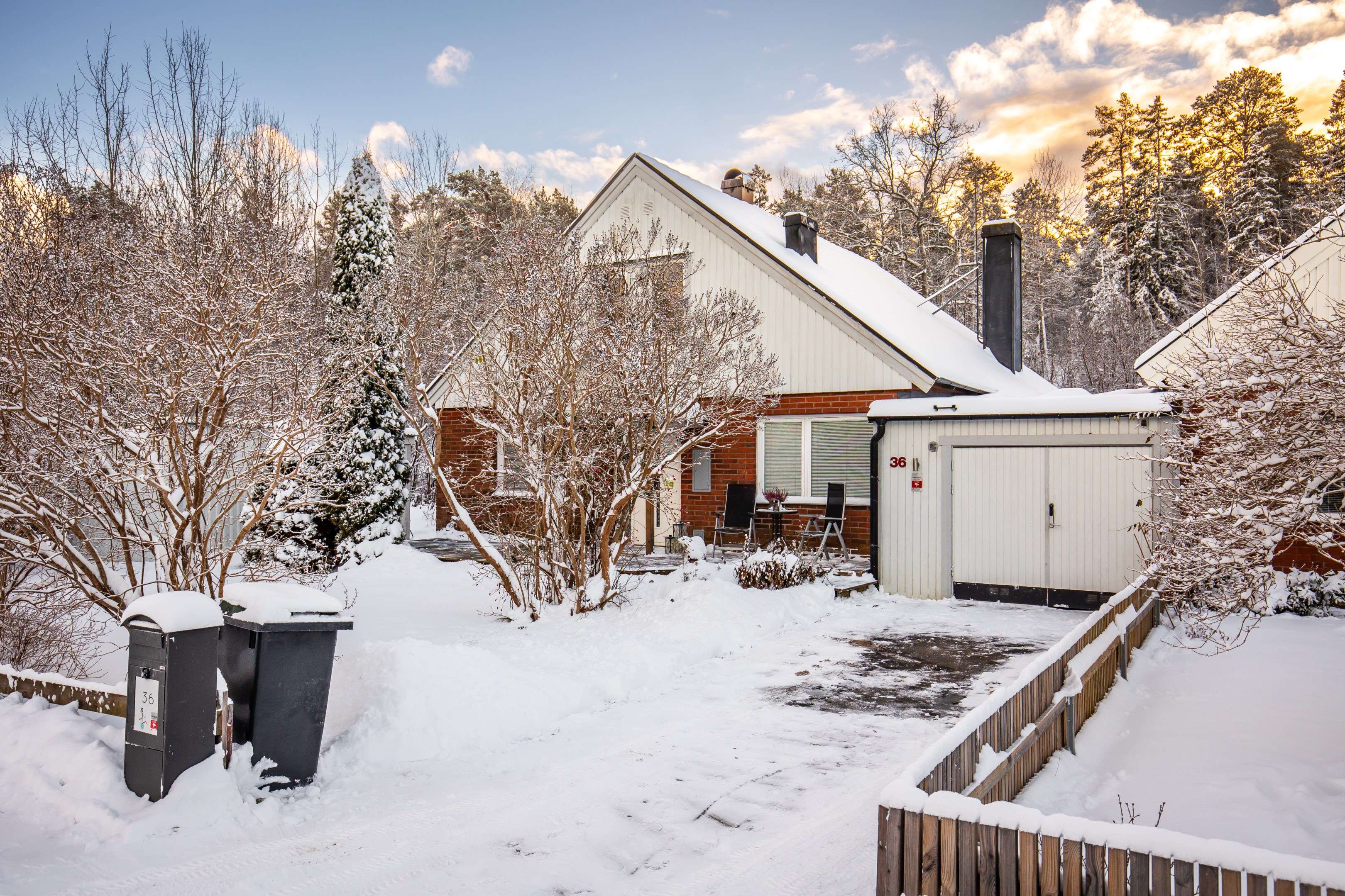 Bostadsbild från Vitsippevägen 36, Såld i Hemmesta, Värmdö