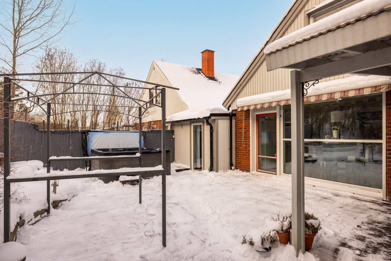 Bostadsbild från Vitsippevägen 36, Såld i Hemmesta, Värmdö