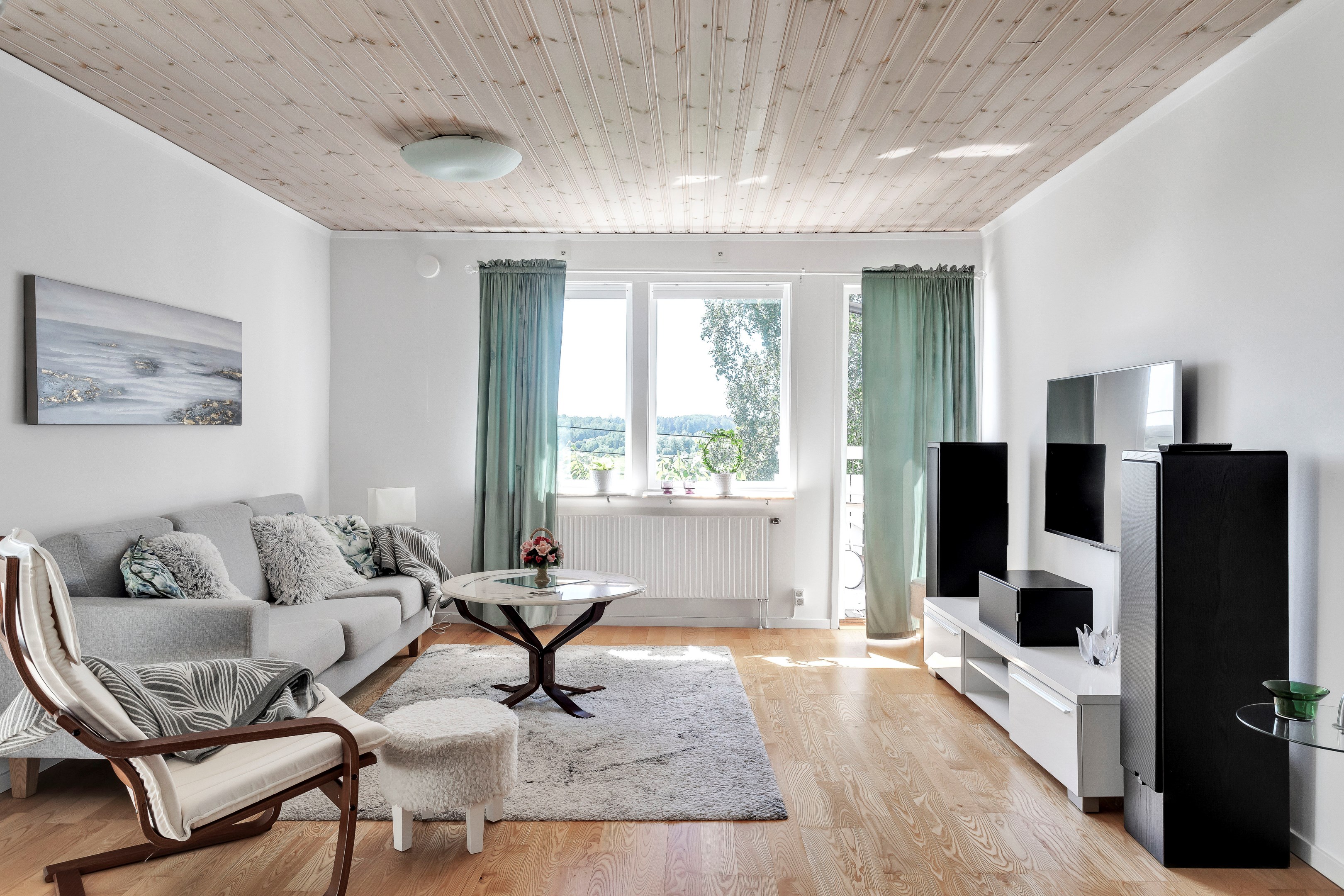 Bostadsbild från Edshammar 45 och Edshammar 43, Till salu i Storvreta, Uppsala