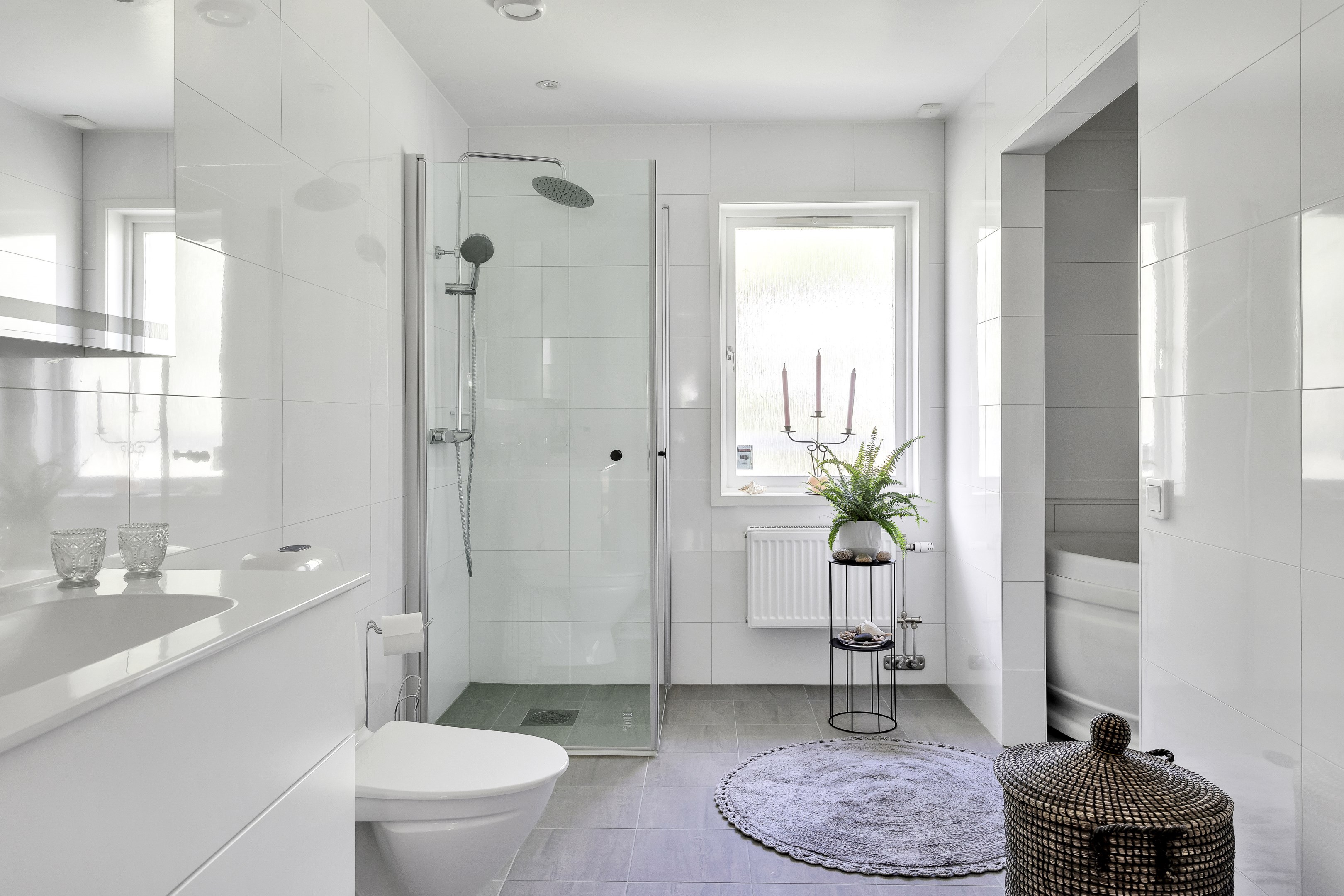 Bostadsbild från Edshammar 45 och Edshammar 43, Till salu i Storvreta, Uppsala