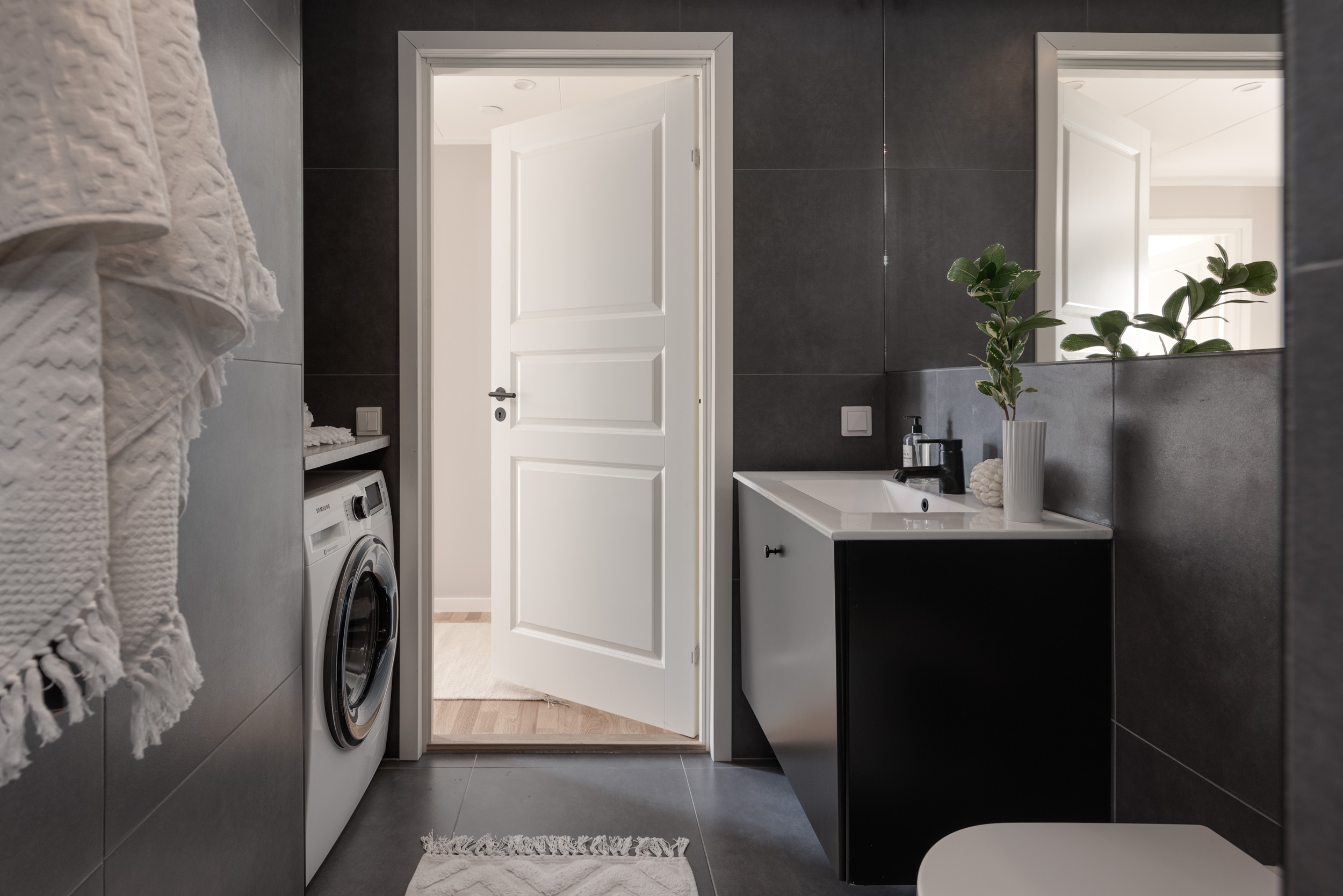 Bostadsbild från Plåtverksgatan 105, Till salu i Bäckby, Västerås