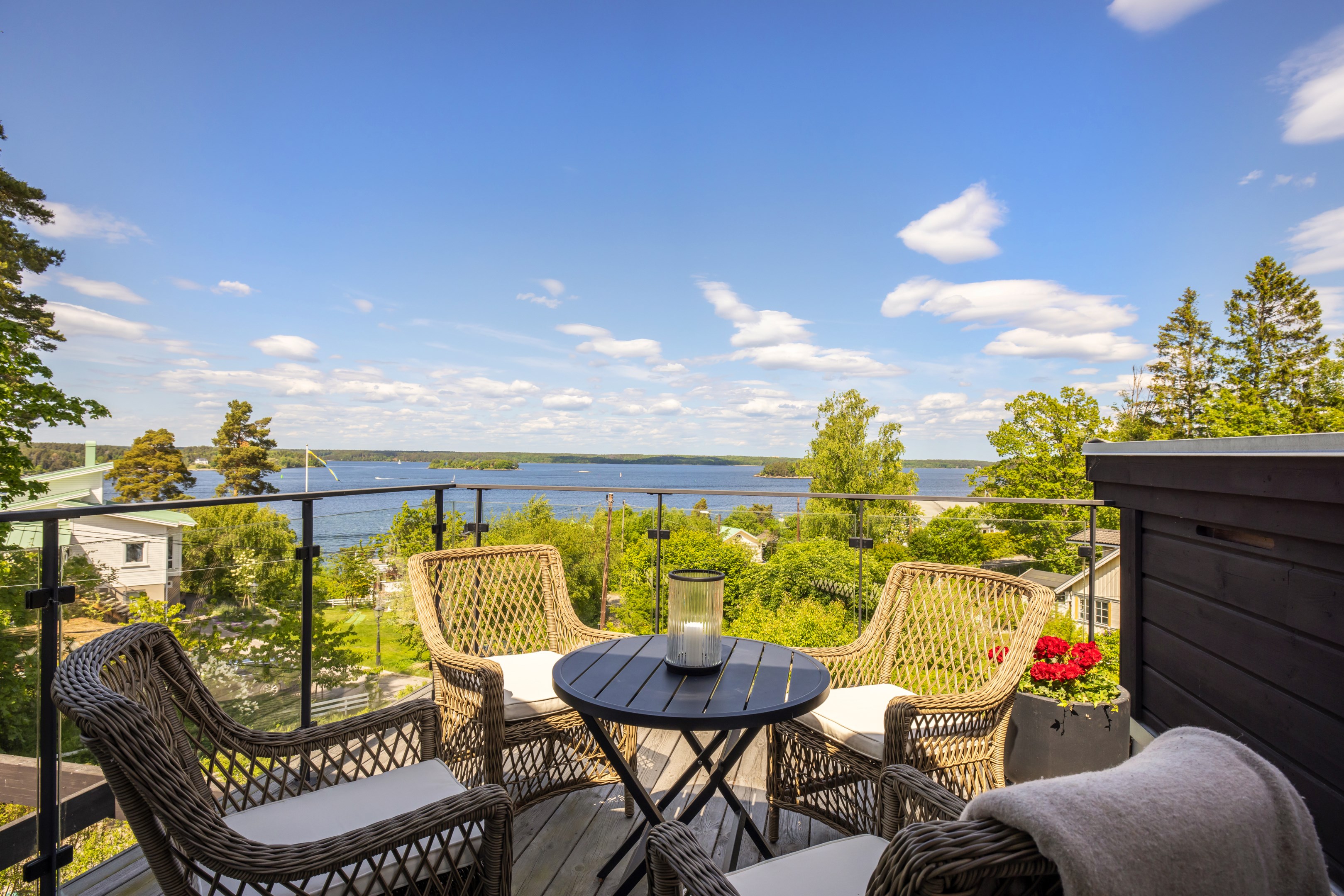 Bostadsbild från Höggarnsvägen 6, Såld i Kummelnäs, Nacka