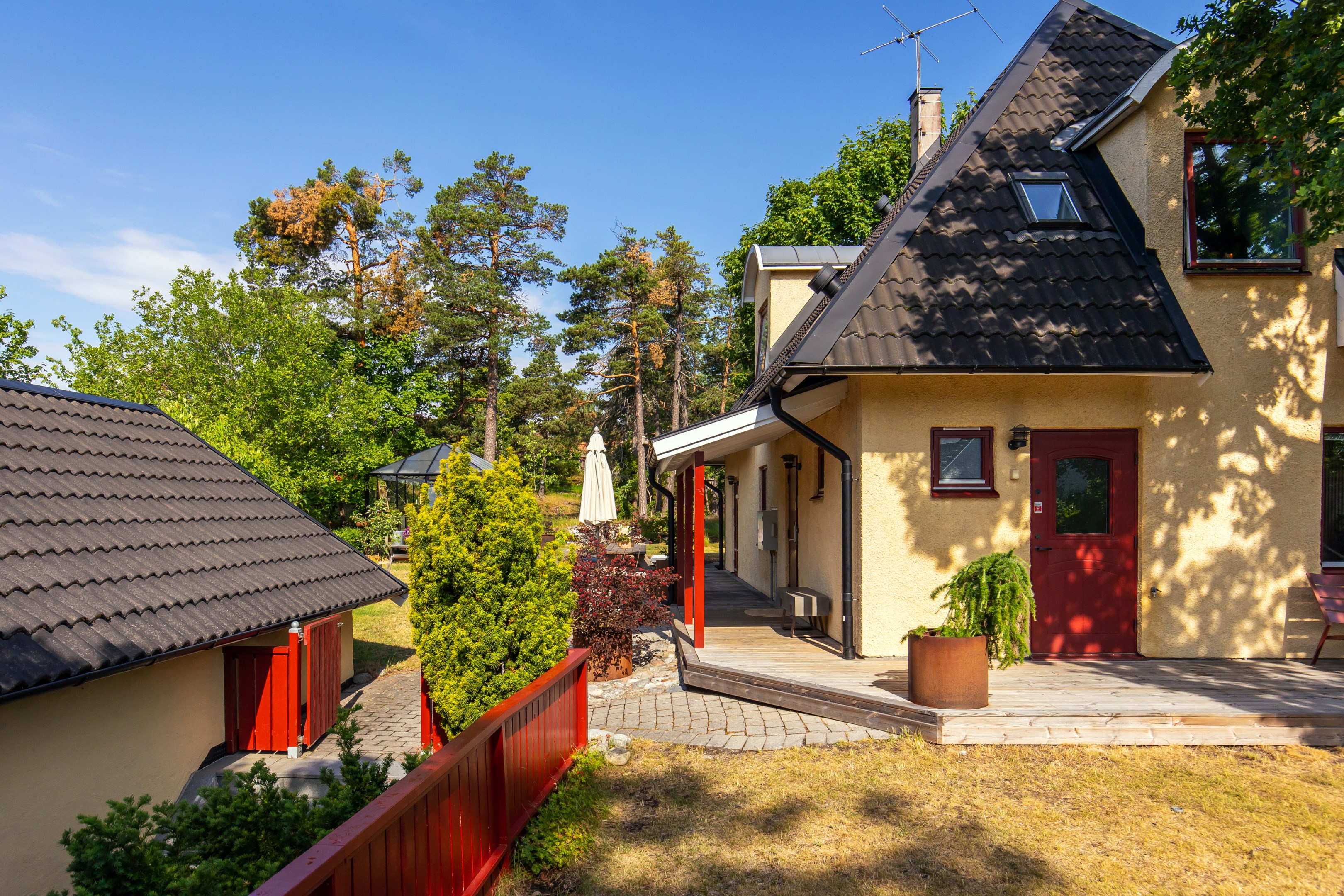 Bostadsbild från Skogdalsvägen 5, Såld i Björknäs, Nacka