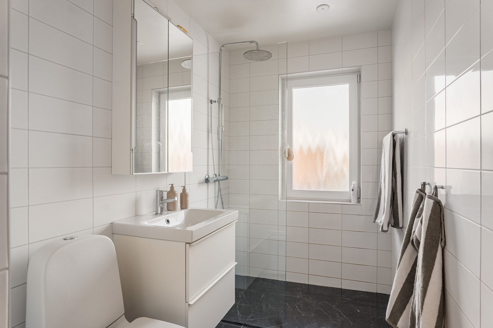 Bostadsbild från Kolfatsvägen 11, Såld i Valsätra, Uppsala