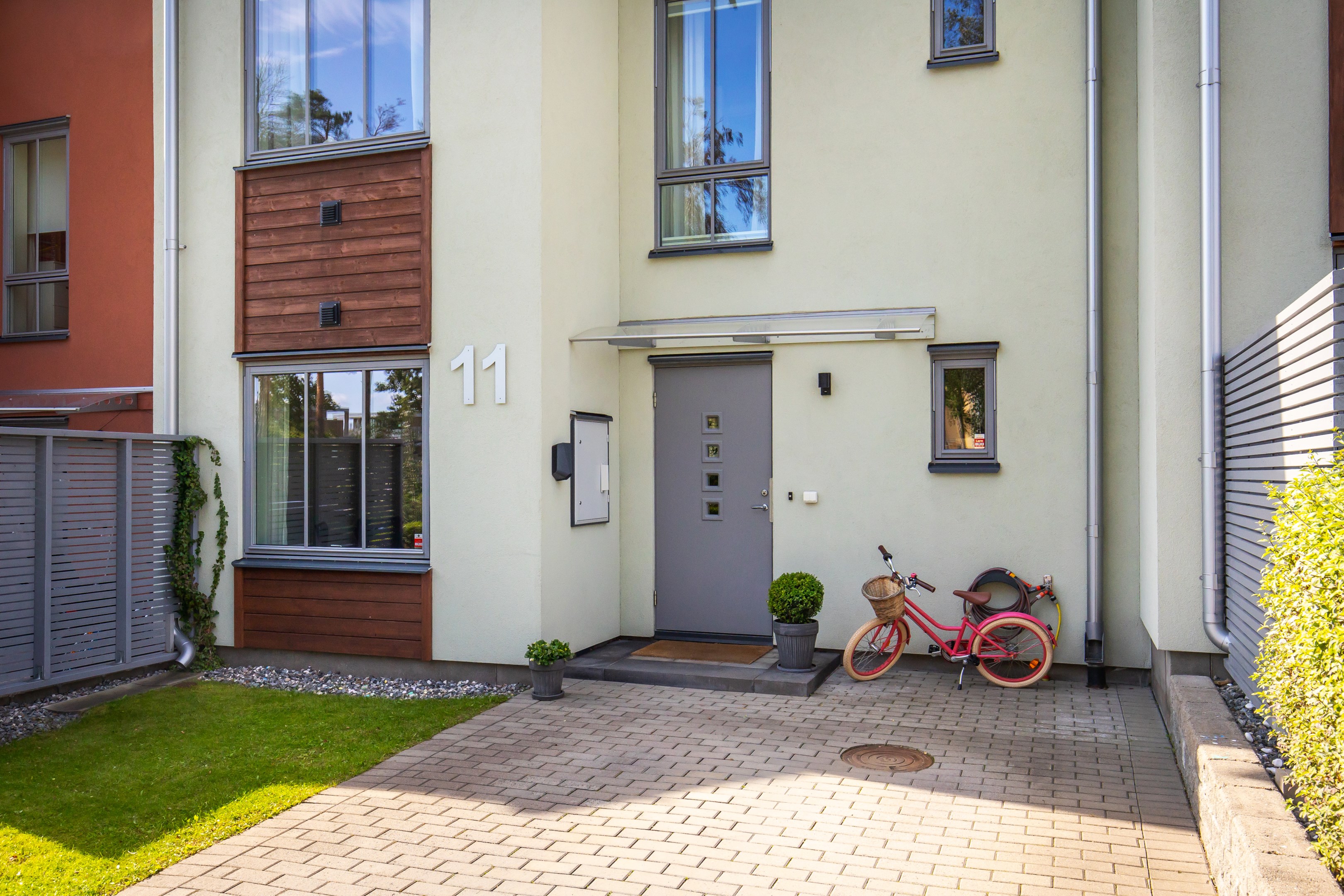 Bostadsbild från Dansbanevägen 11, Såld i Tollare, Nacka