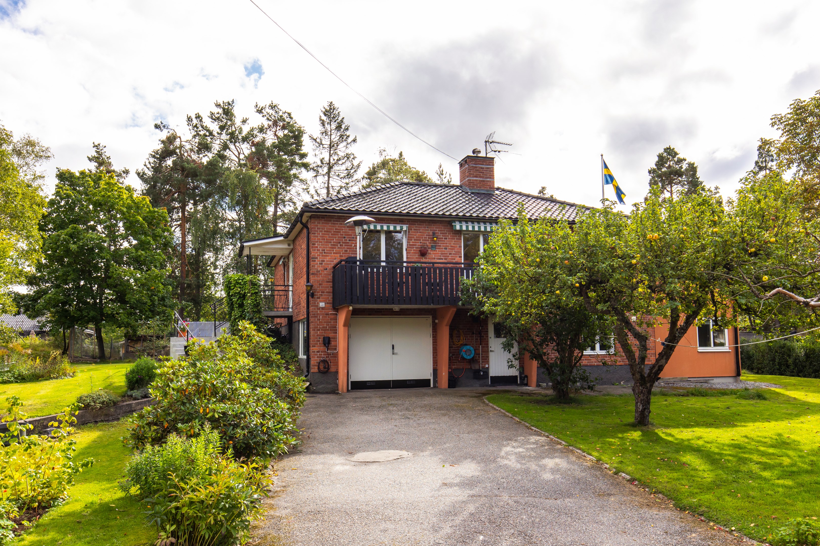 Bostadsbild från Lövdalsvägen 28, Såld i Björknäs, Nacka