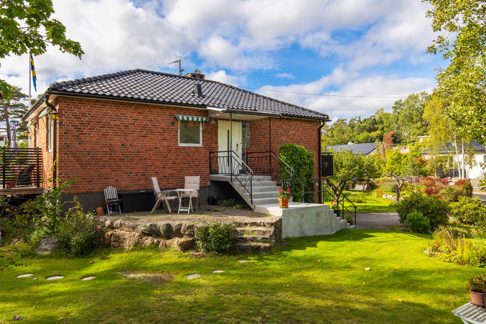 Bostadsbild från Lövdalsvägen 28, Såld i Björknäs, Nacka