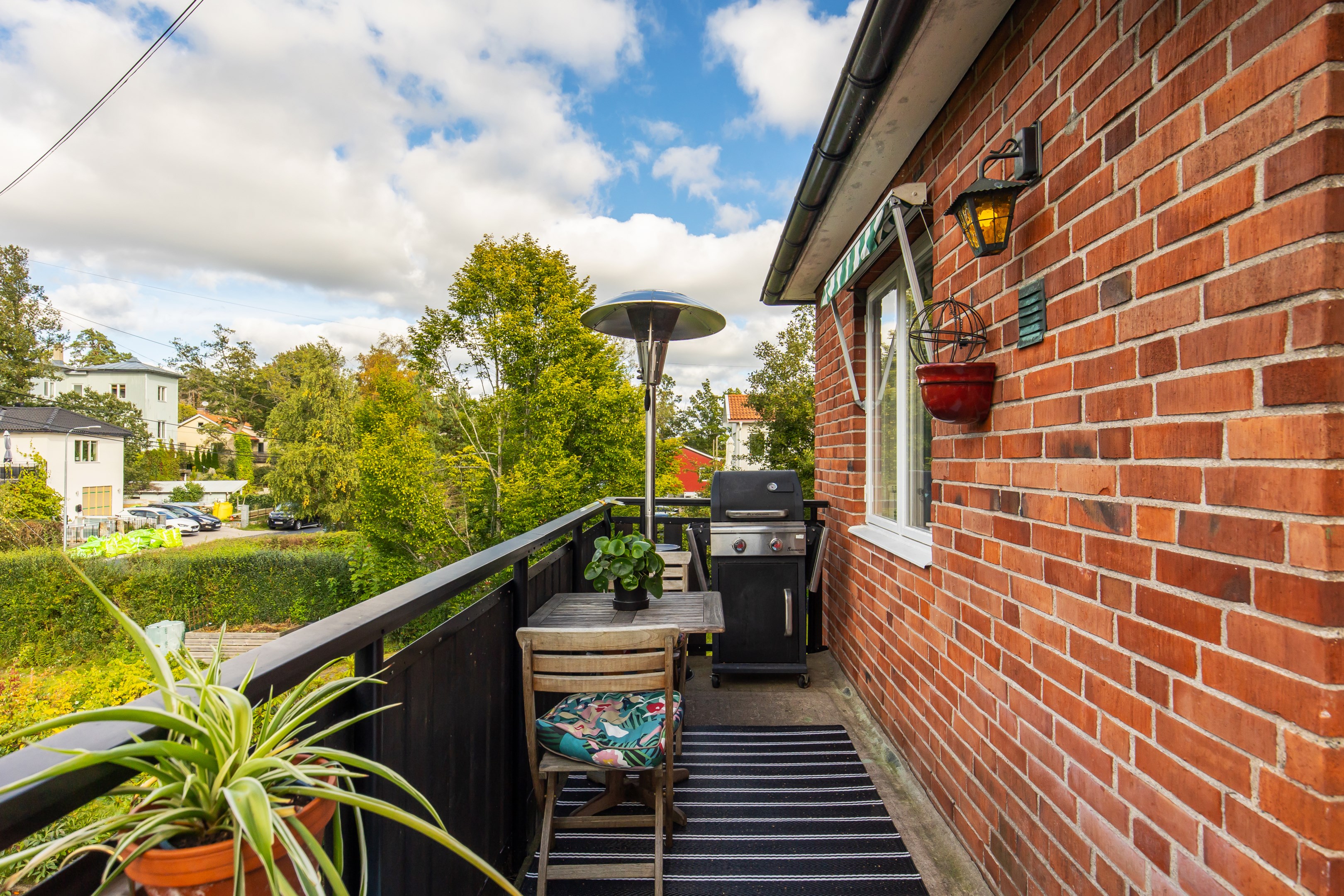 Bostadsbild från Lövdalsvägen 28, Såld i Björknäs, Nacka