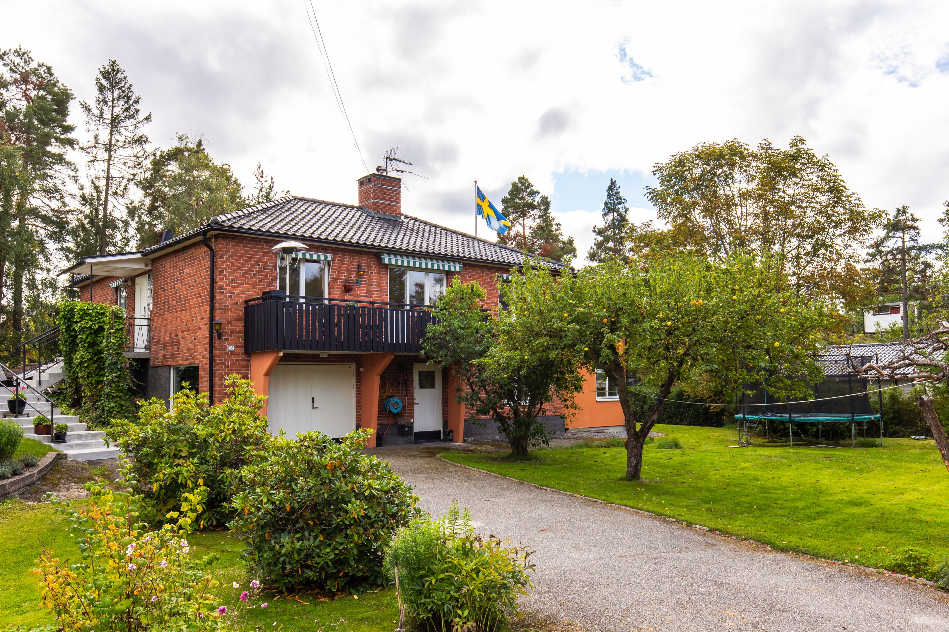 Bostadsbild från Lövdalsvägen 28, Såld i Björknäs, Nacka