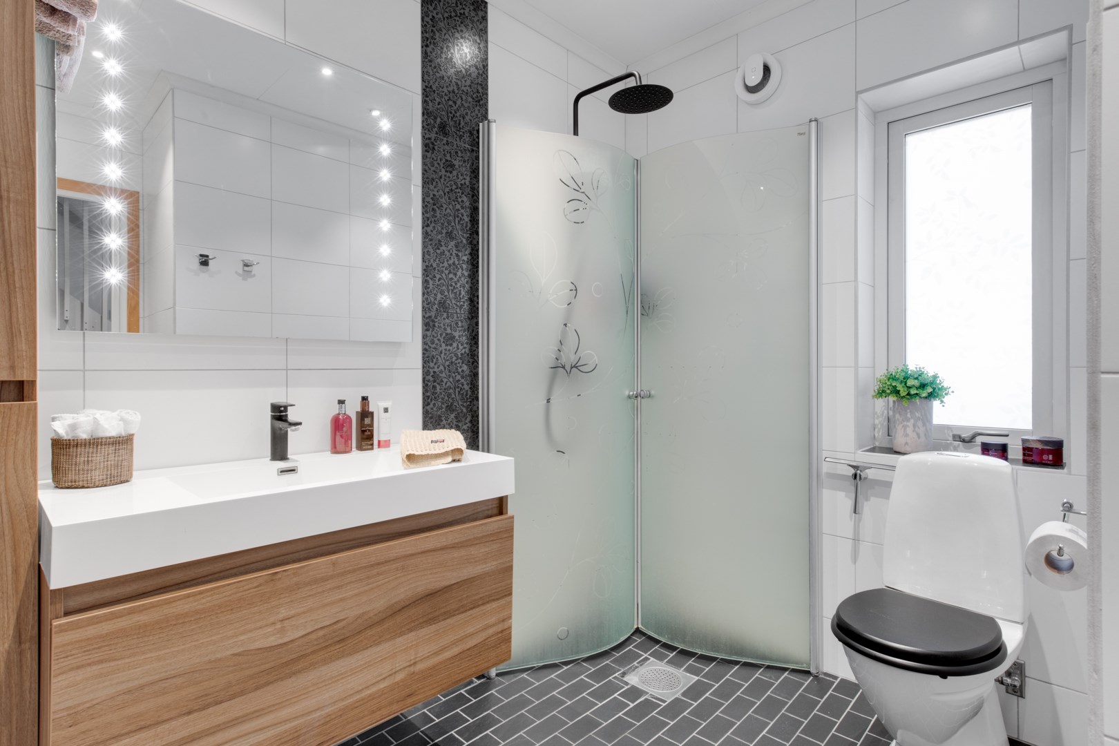 Bostadsbild från Mistelvägen 12, Såld i Örsundsbro, Enköping