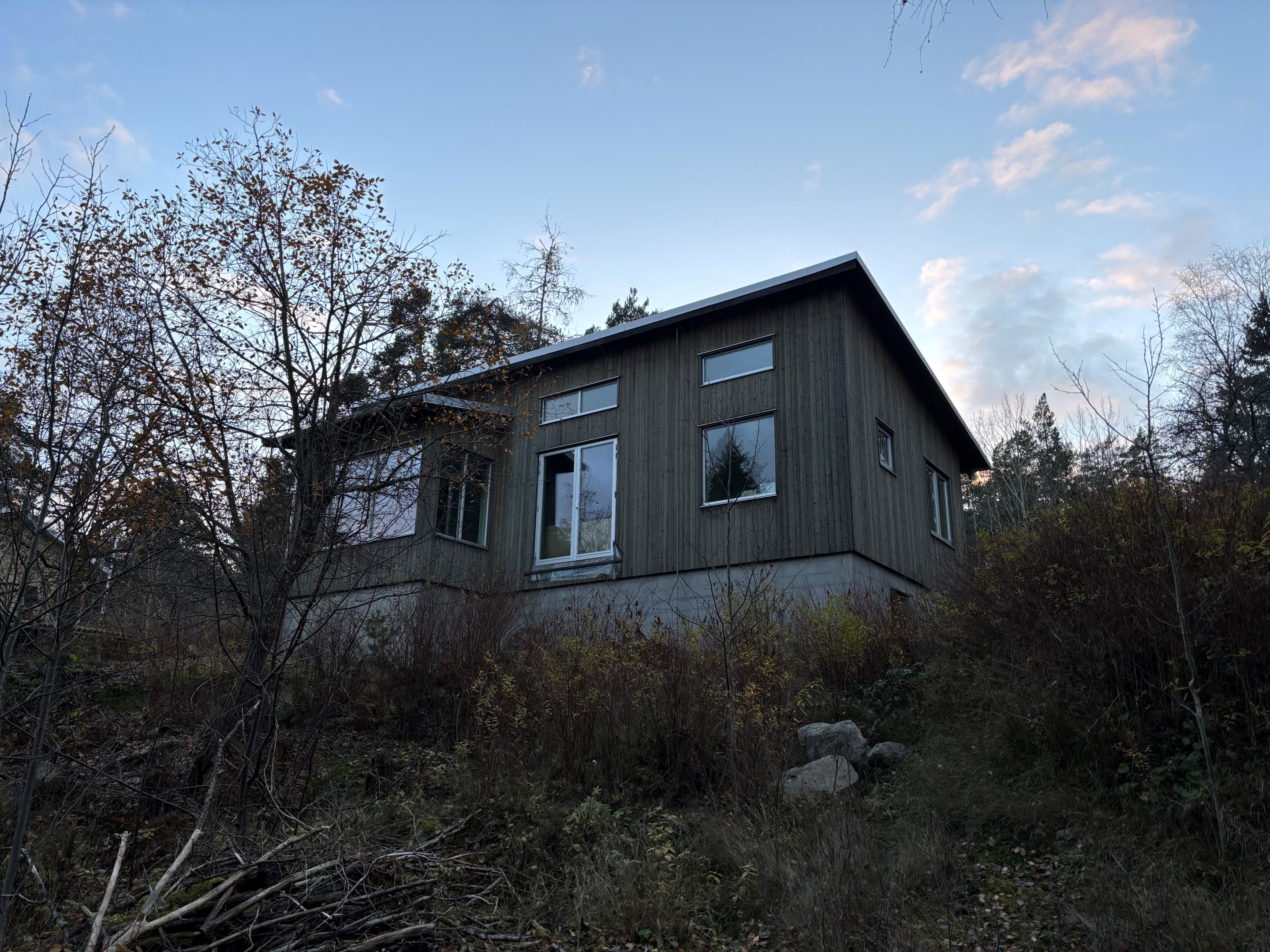 Bostadsbild från Sommarbovägen 45, Såld i Vikingshill, Nacka