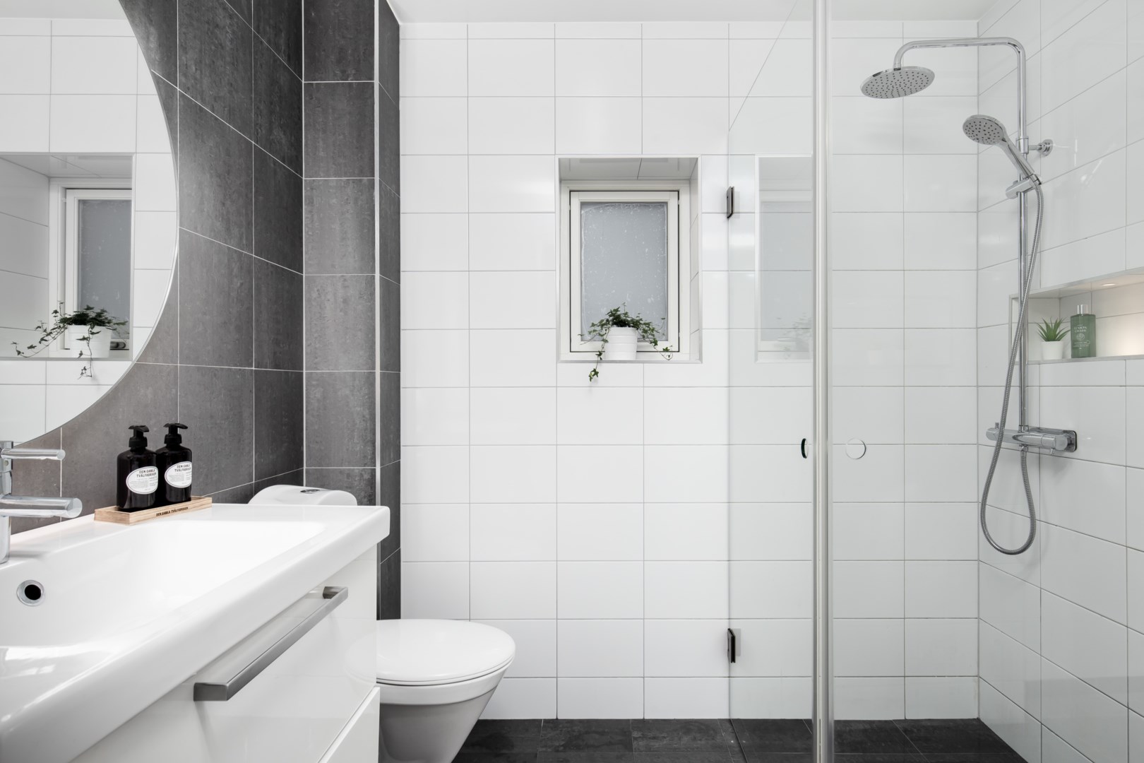 Bostadsbild från Storholmsvägen 418, Såld i Östra Orminge, Nacka