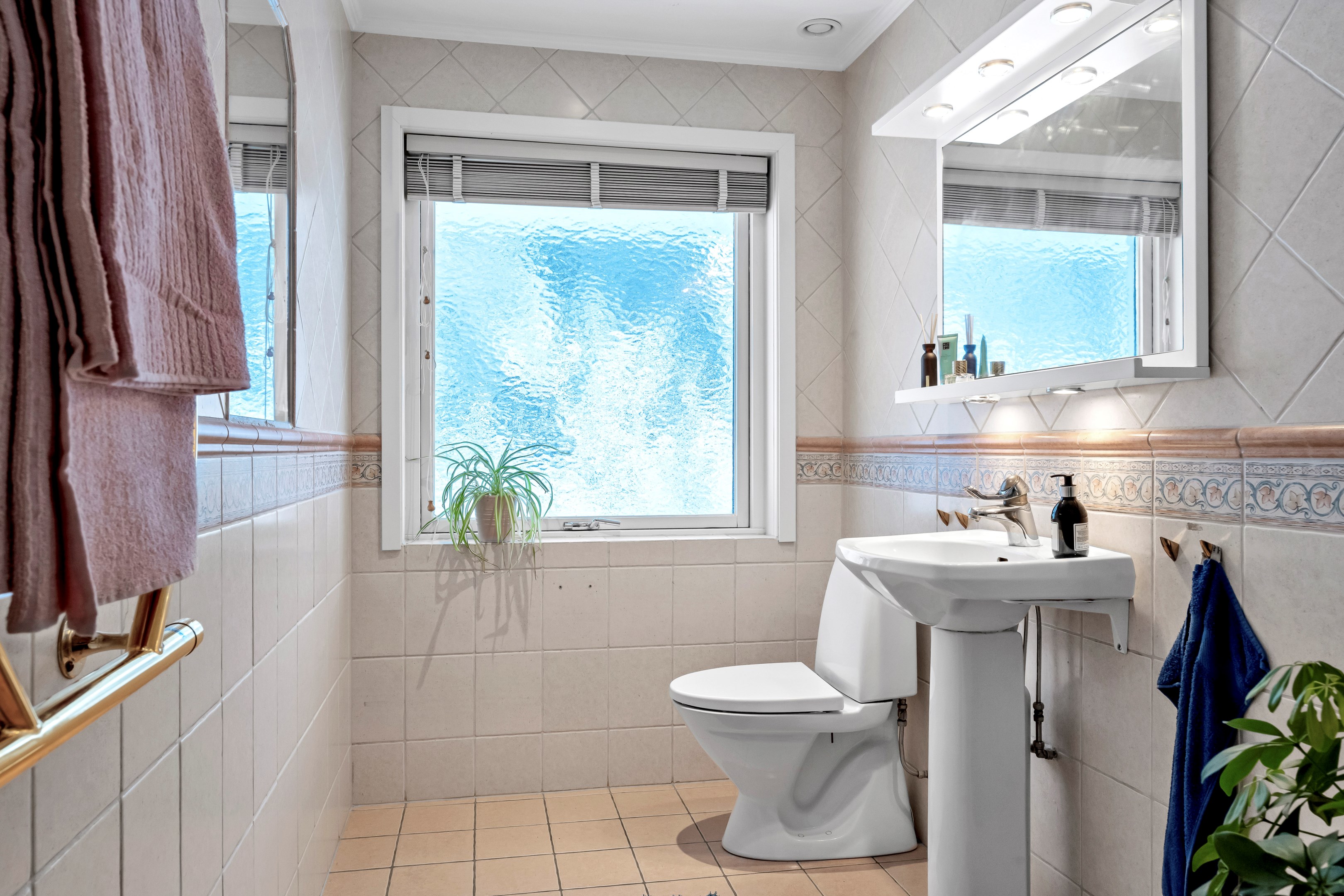 Bostadsbild från Sandavägen 15, Såld i Sunnersta, Uppsala