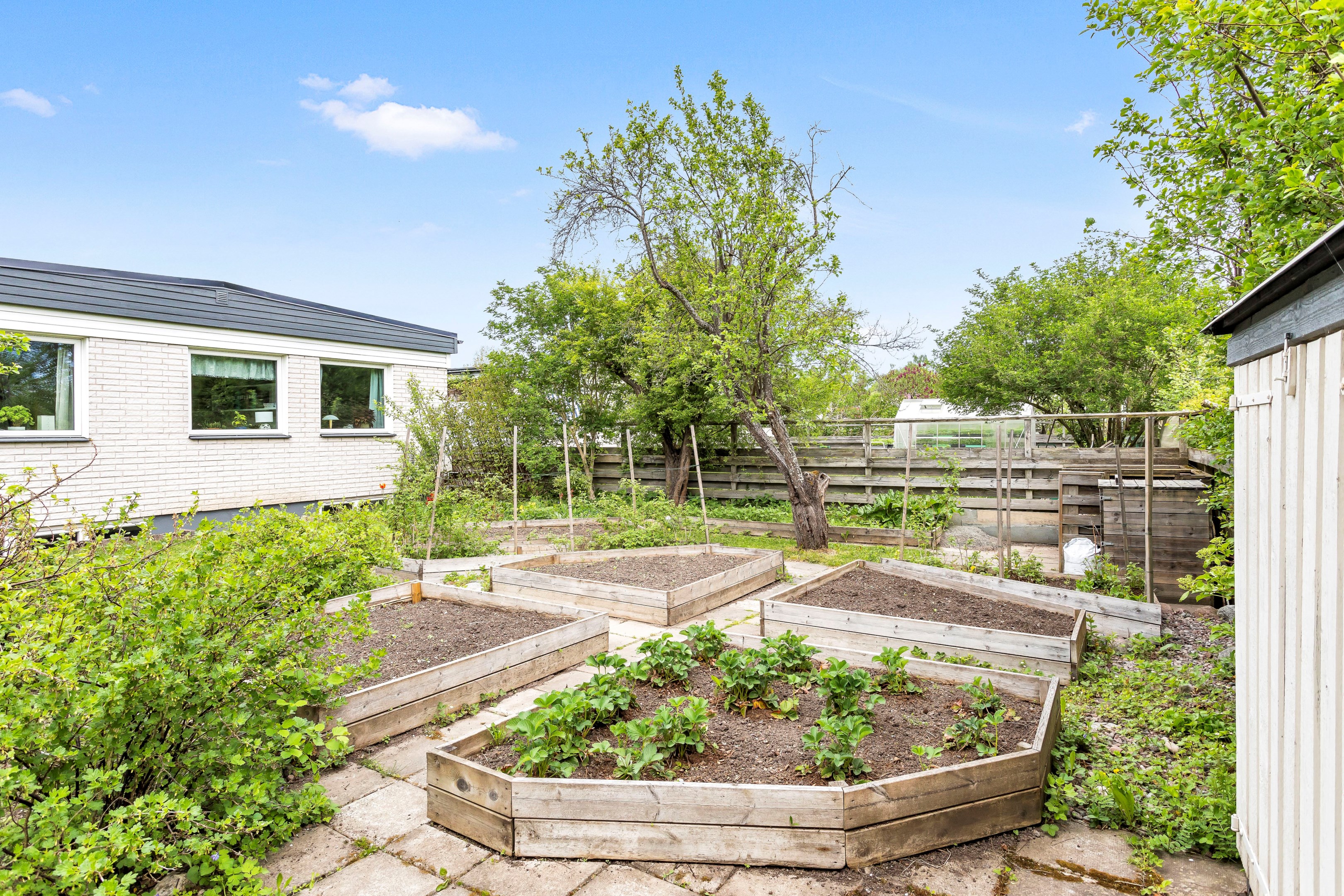 Bostadsbild från Blomstervägen 7, Såld i Sunnersta, Uppsala
