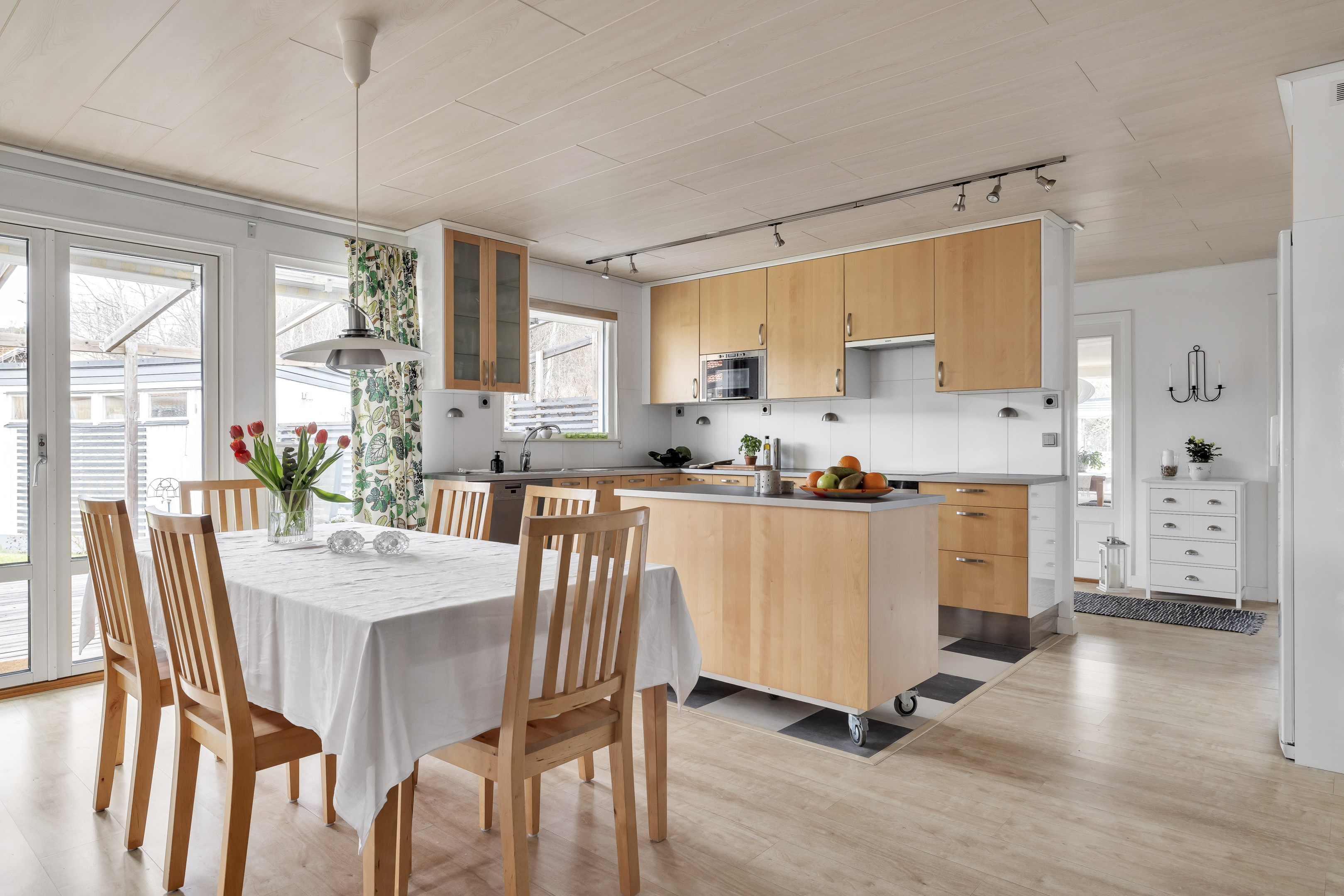 Bostadsbild från Blomstervägen 7, Såld i Sunnersta, Uppsala