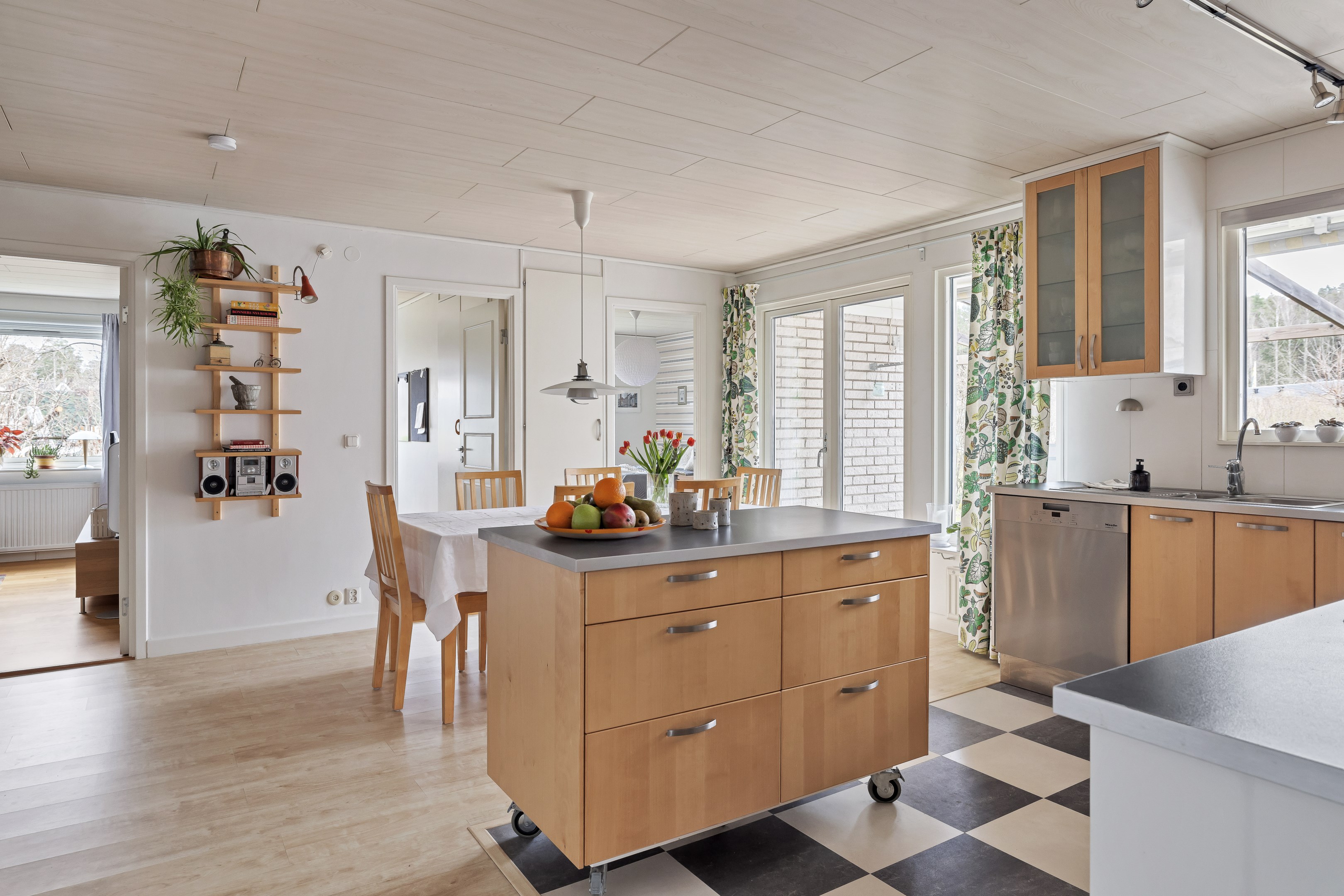 Bostadsbild från Blomstervägen 7, Såld i Sunnersta, Uppsala