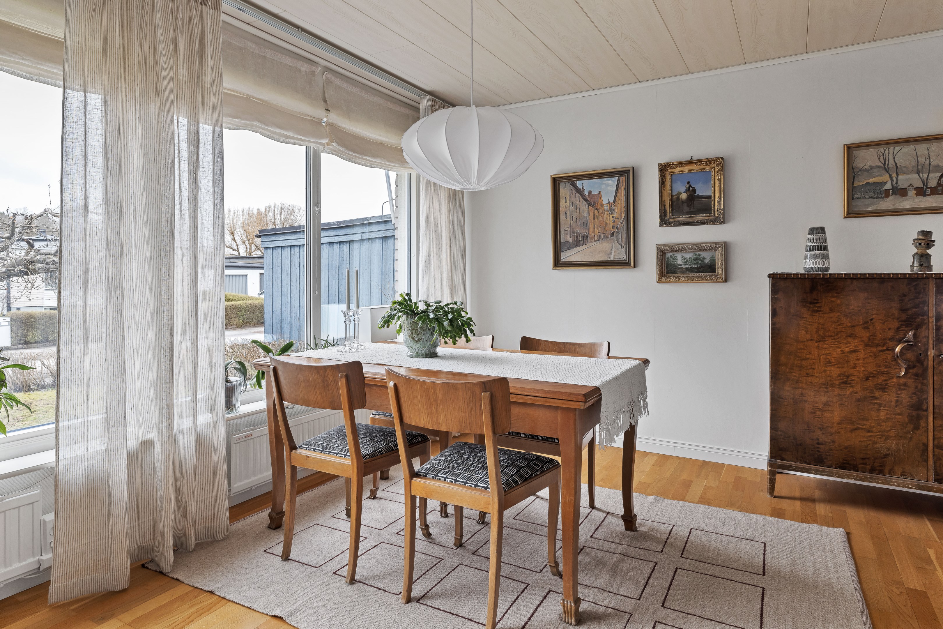 Bostadsbild från Blomstervägen 7, Såld i Sunnersta, Uppsala