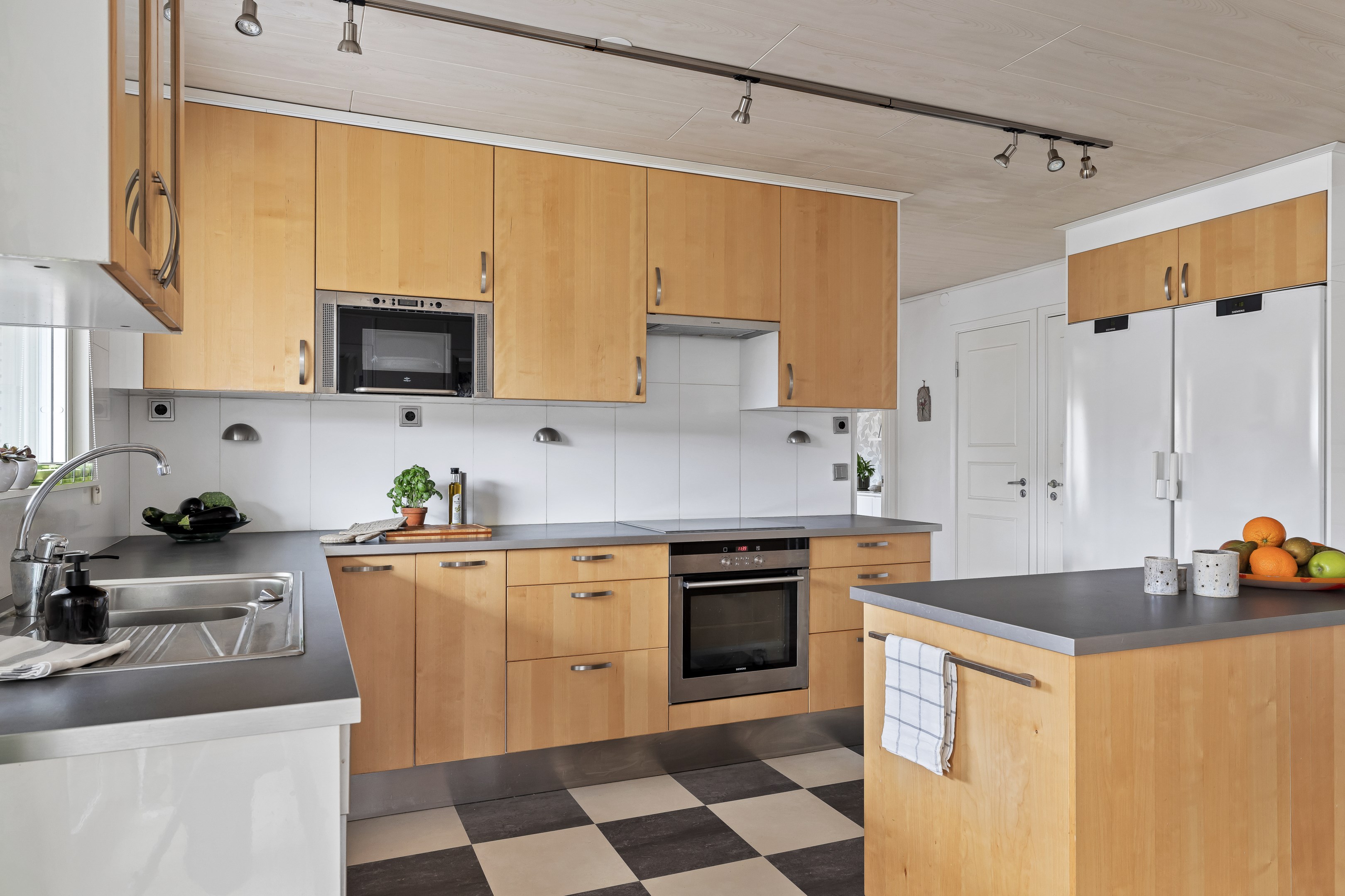 Bostadsbild från Blomstervägen 7, Såld i Sunnersta, Uppsala