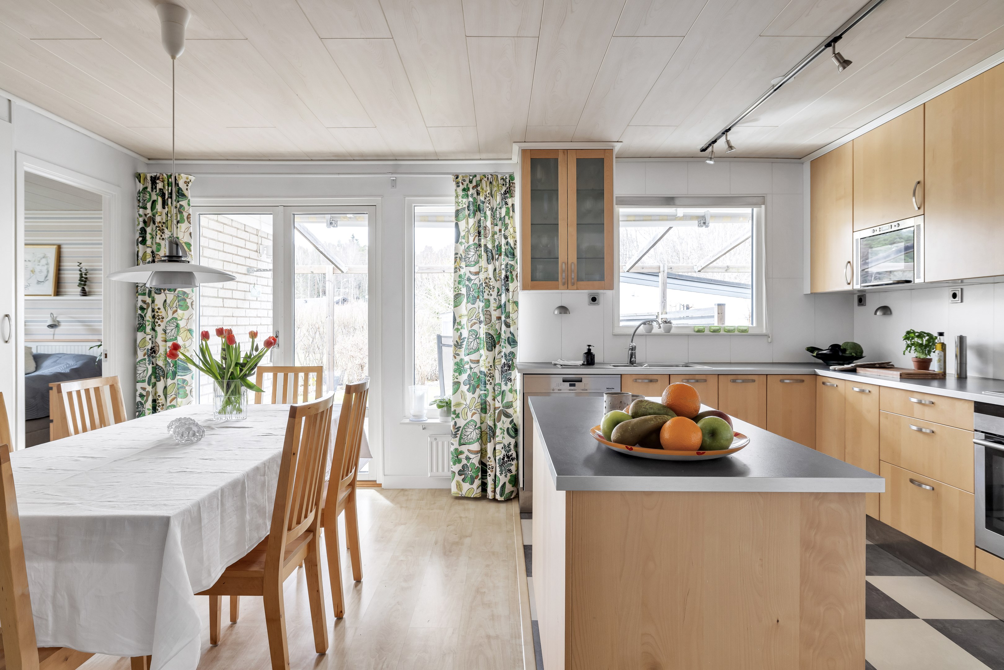 Bostadsbild från Blomstervägen 7, Såld i Sunnersta, Uppsala