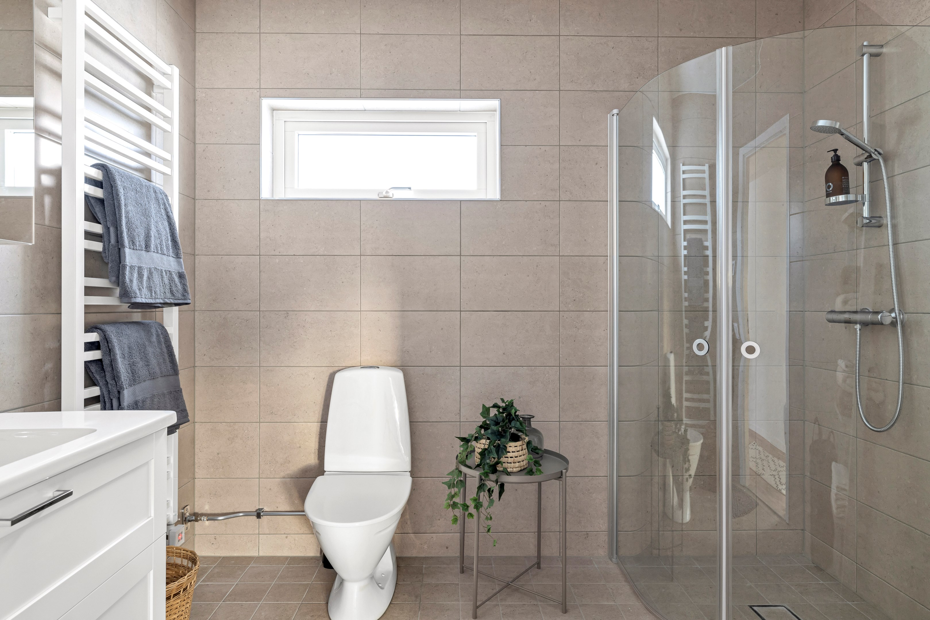 Bostadsbild från Dymlingsvägen 18, Såld i Gunsta, Uppsala