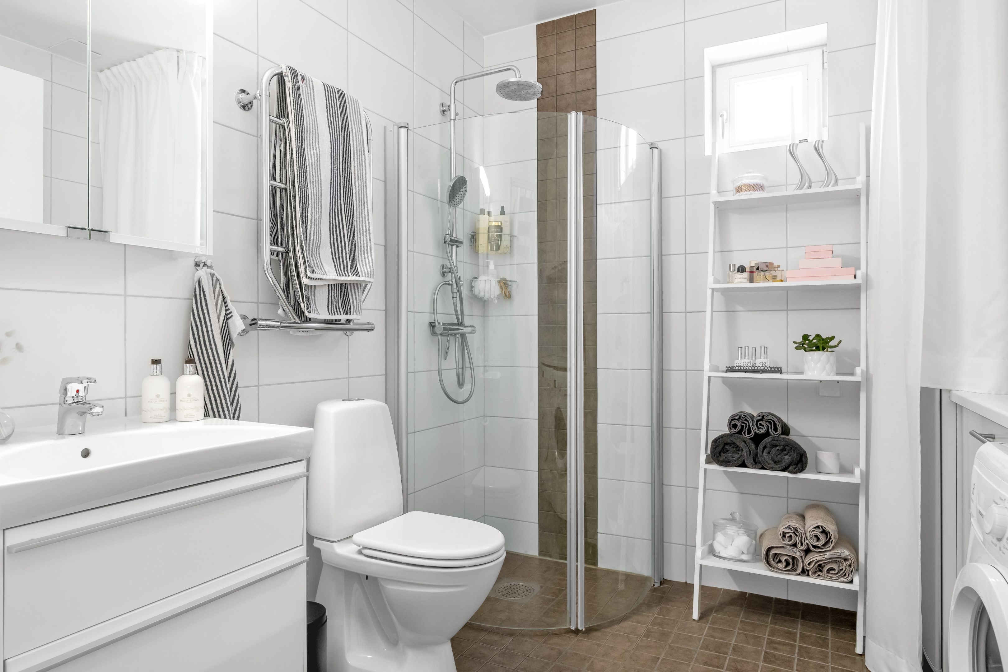 Bostadsbild från Bernadottestigen 8, Såld i Valsätra, Uppsala