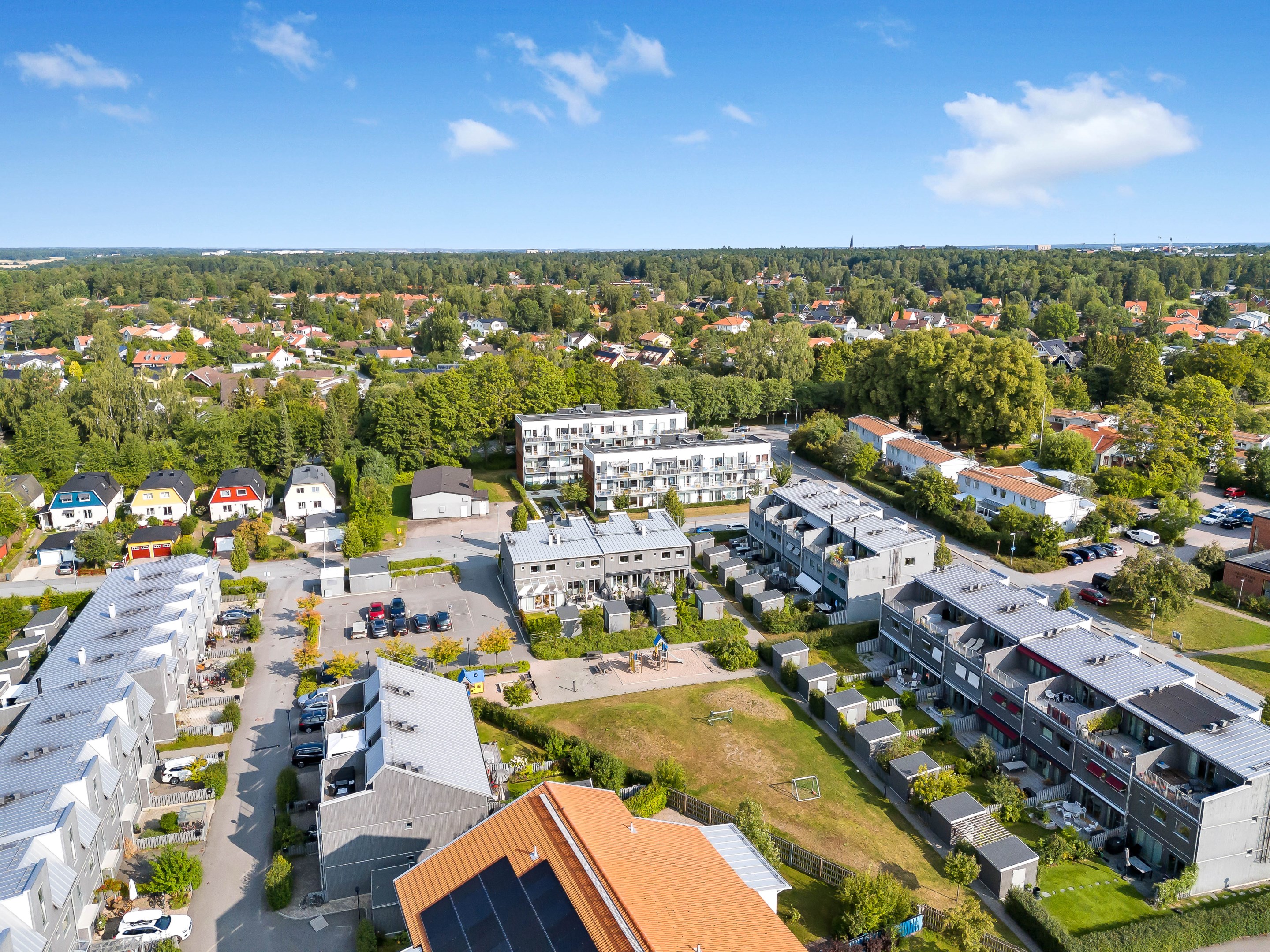 Bostadsbild från Bernadottestigen 8, Såld i Valsätra, Uppsala