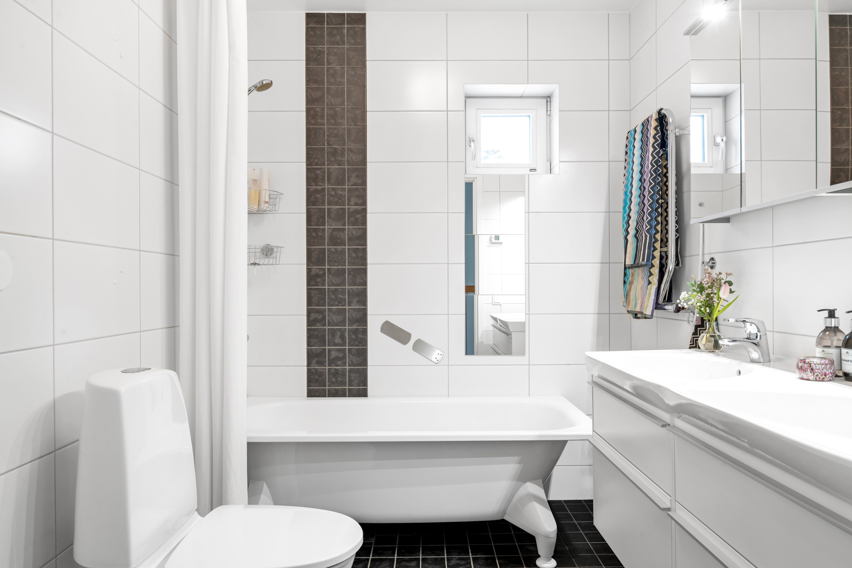 Bostadsbild från Bernadottestigen 8, Såld i Valsätra, Uppsala