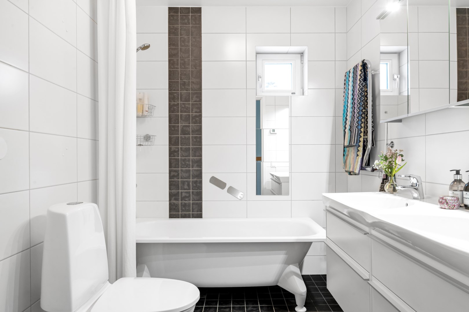 Bostadsbild från Bernadottestigen 8, Såld i Valsätra, Uppsala