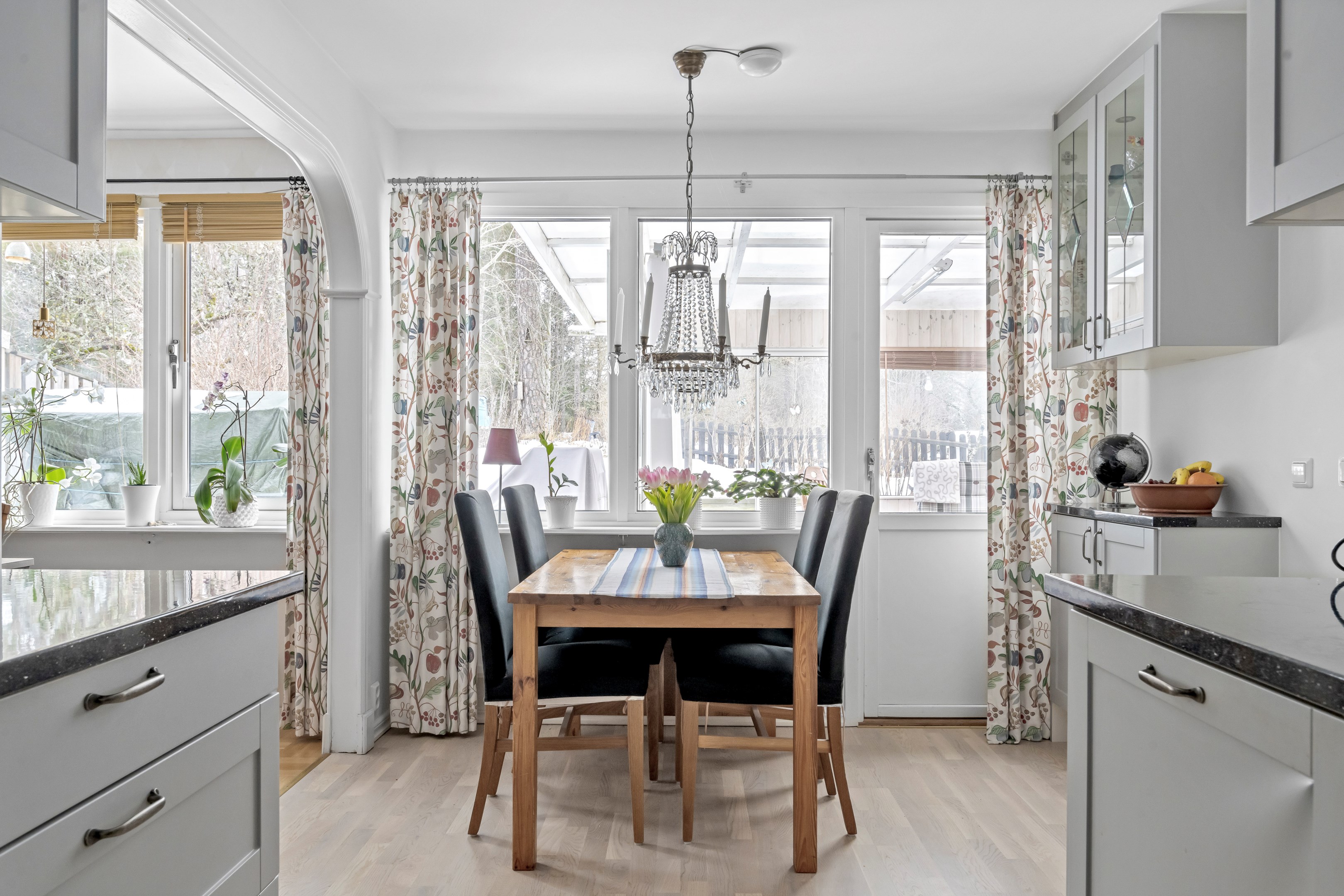 Bostadsbild från Arkitektvägen 28, Såld i Vänge, Uppsala