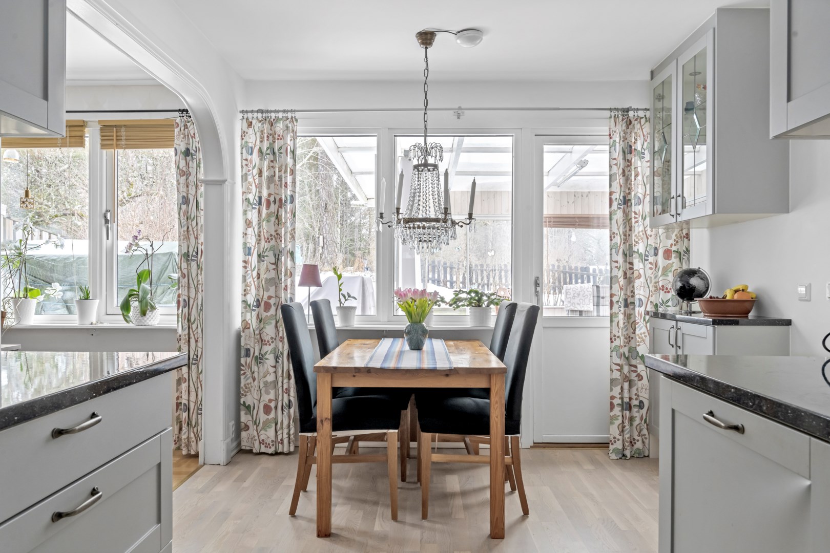 Bostadsbild från Arkitektvägen 28, Såld i Vänge, Uppsala