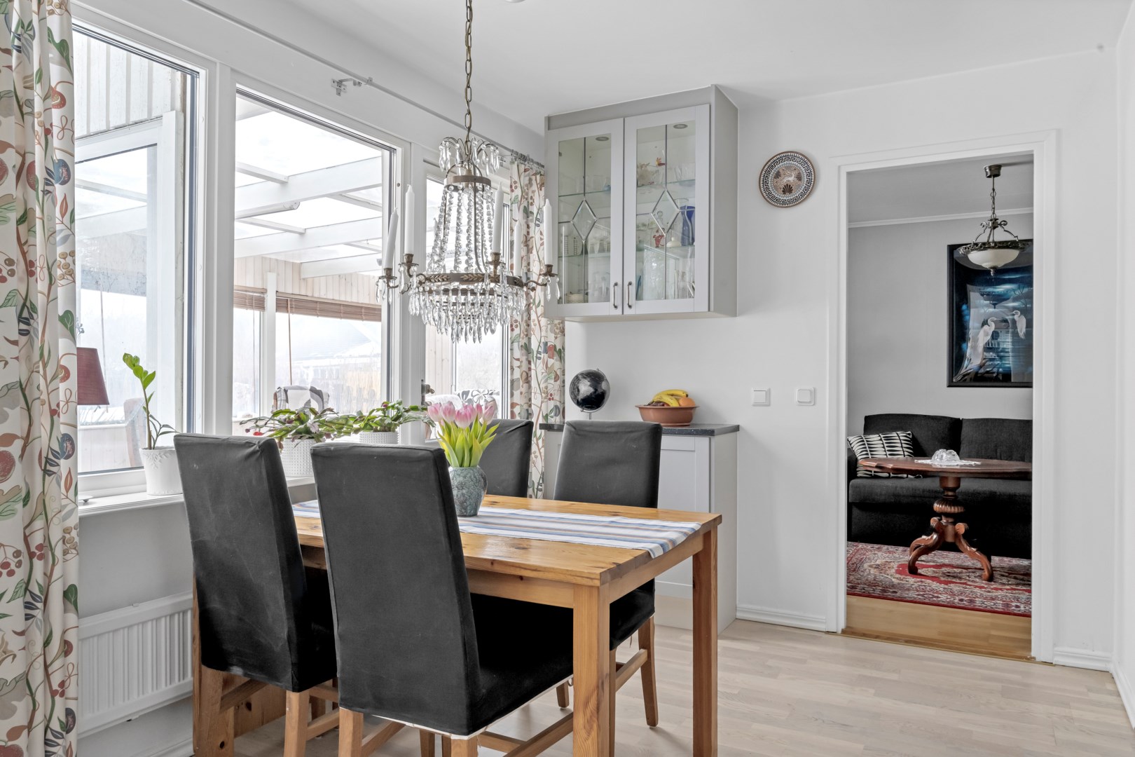 Bostadsbild från Arkitektvägen 28, Såld i Vänge, Uppsala