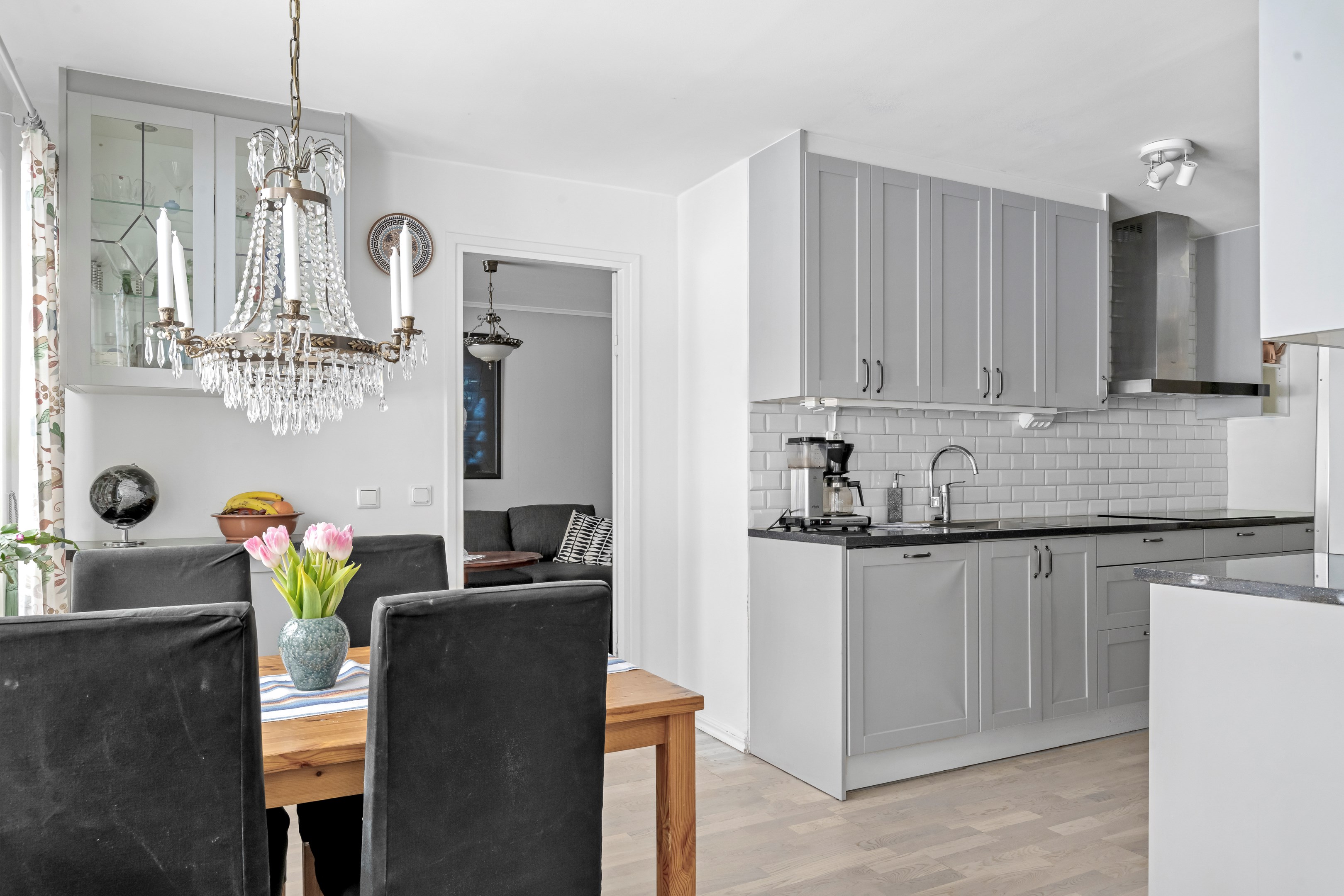 Bostadsbild från Arkitektvägen 28, Såld i Vänge, Uppsala