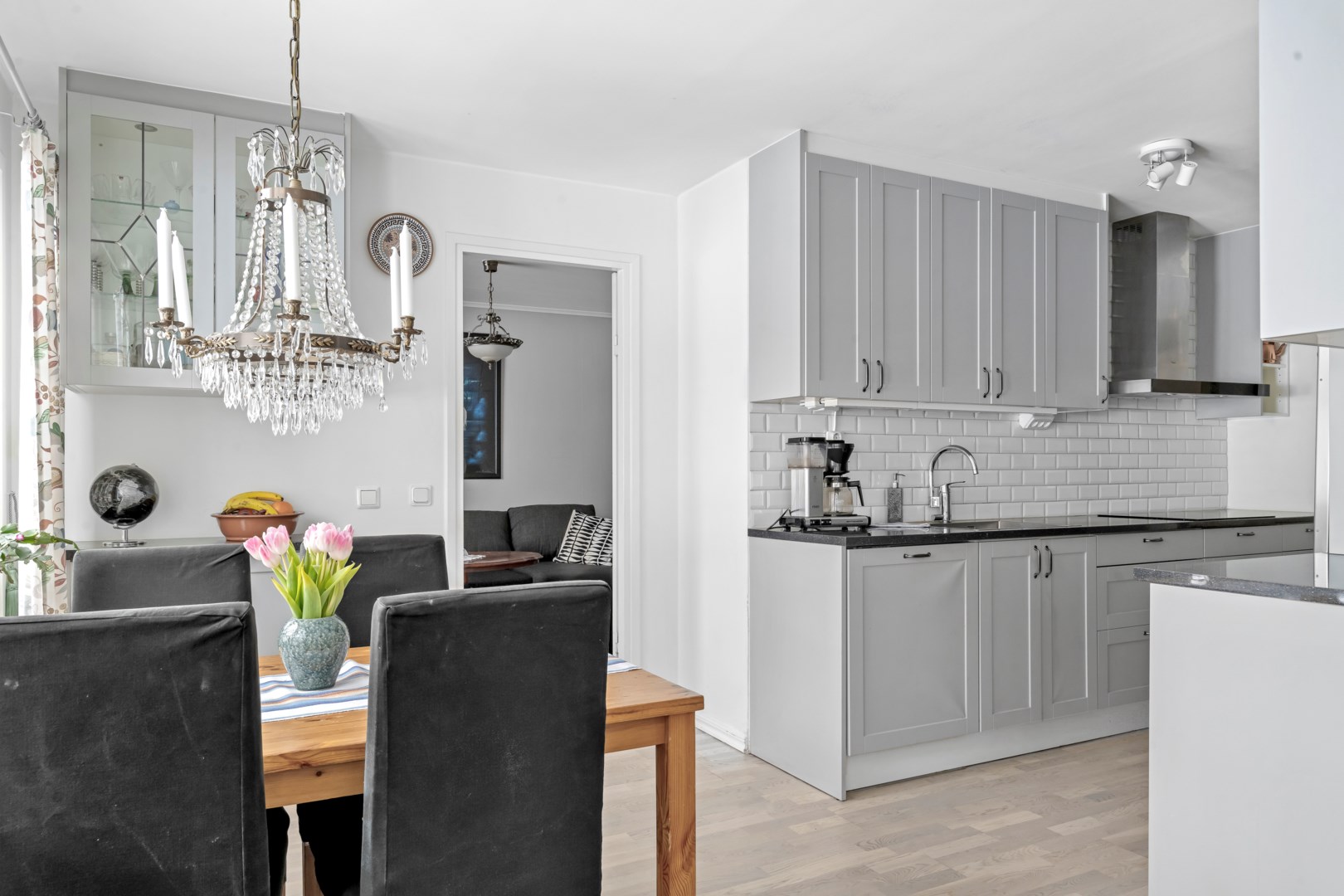 Bostadsbild från Arkitektvägen 28, Såld i Vänge, Uppsala