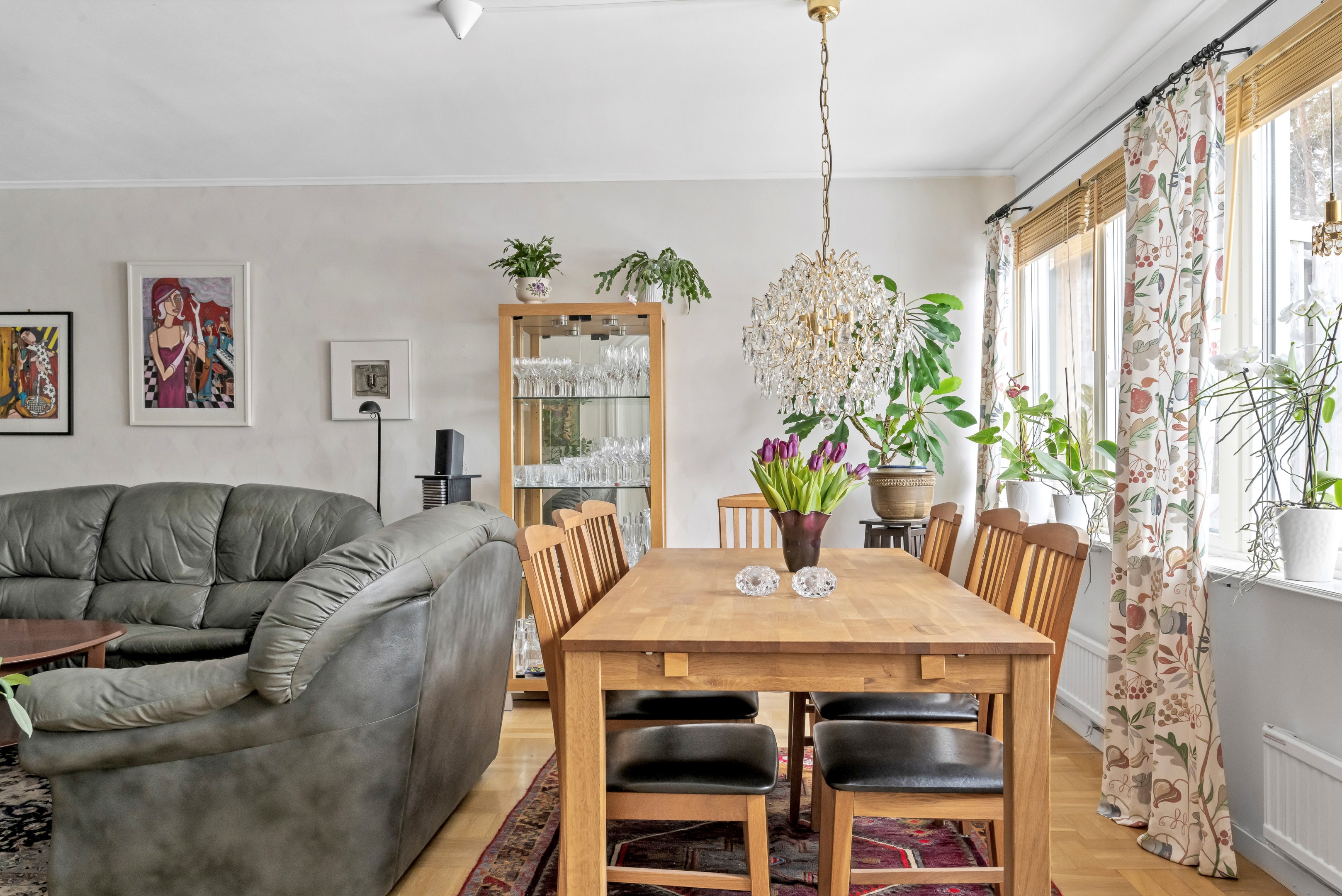 Bostadsbild från Arkitektvägen 28, Såld i Vänge, Uppsala