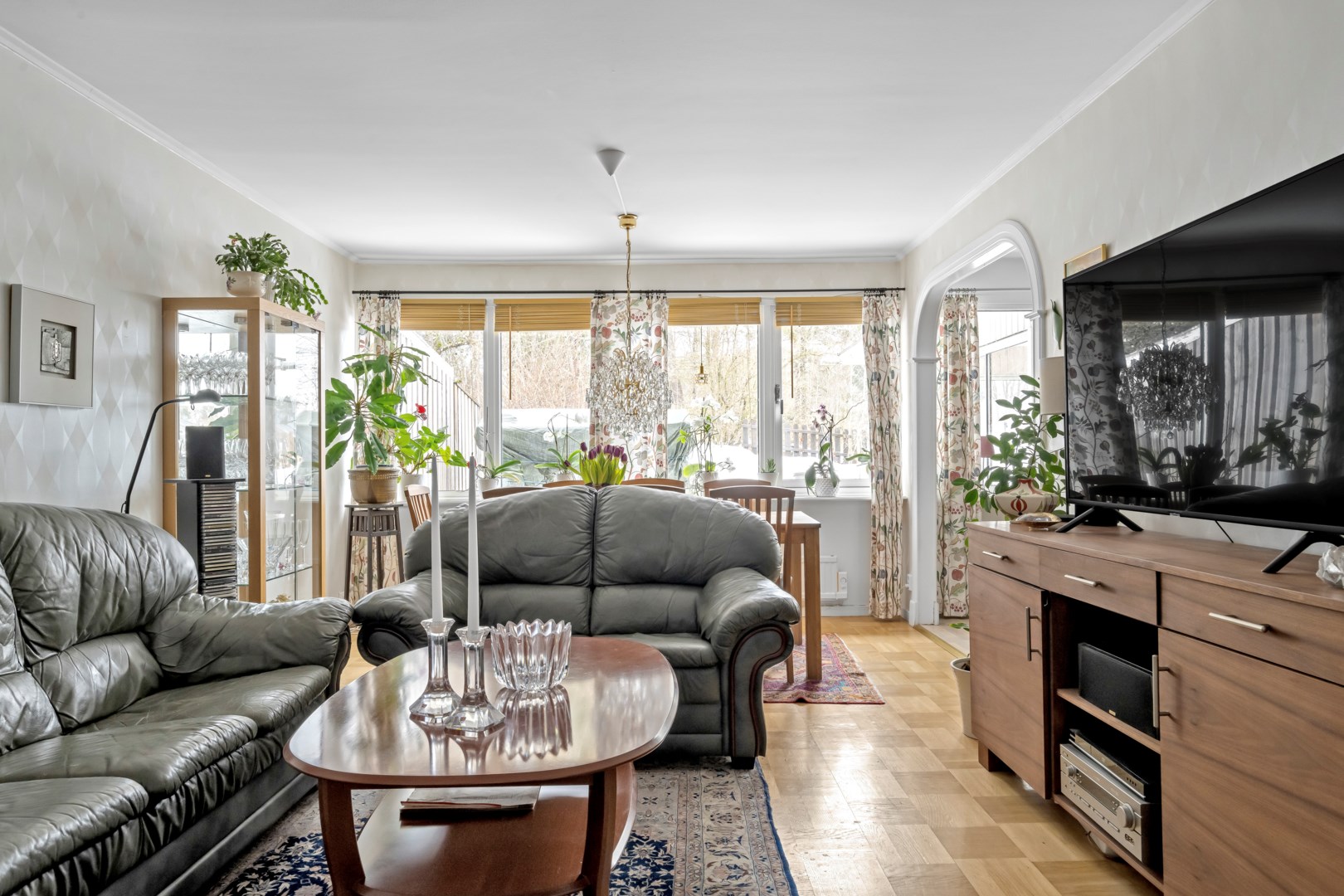 Bostadsbild från Arkitektvägen 28, Såld i Vänge, Uppsala