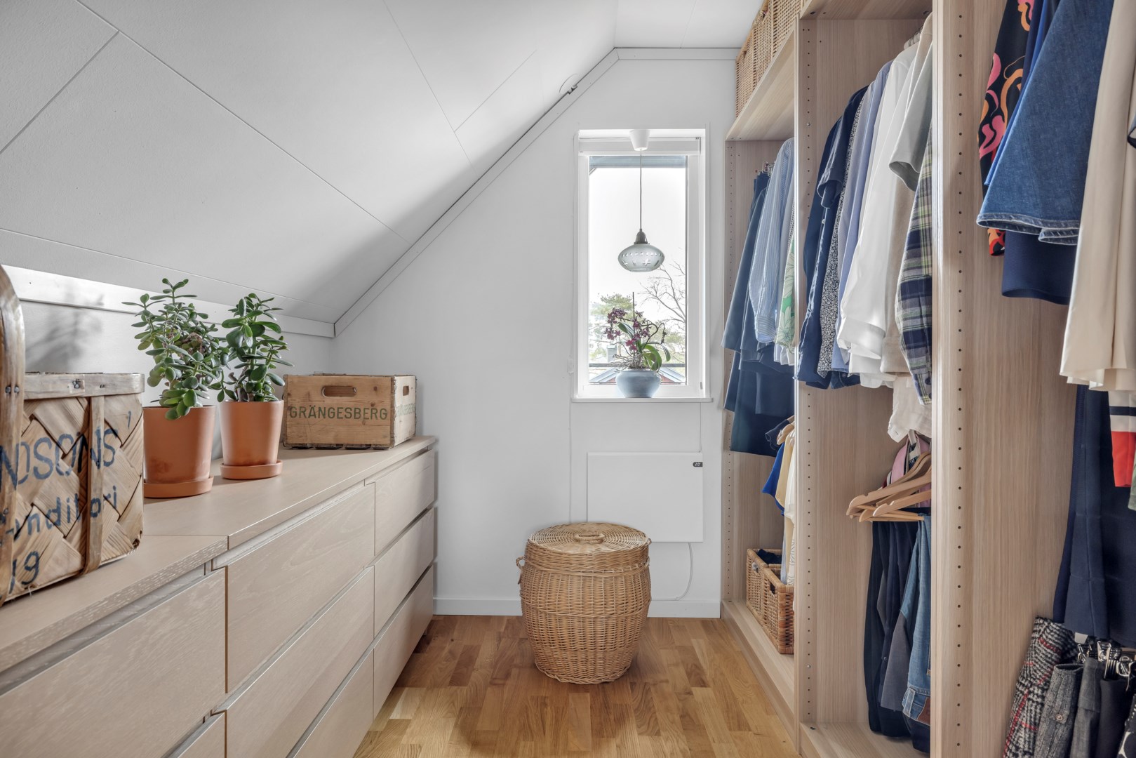 Bostadsbild från Hedensbergsvägen 19D, Såld i Berthåga, Uppsala