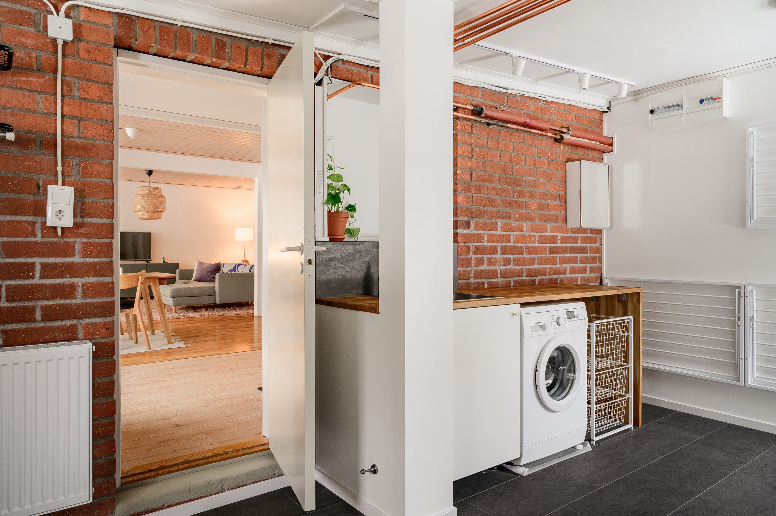 Tvättstuga och förråd