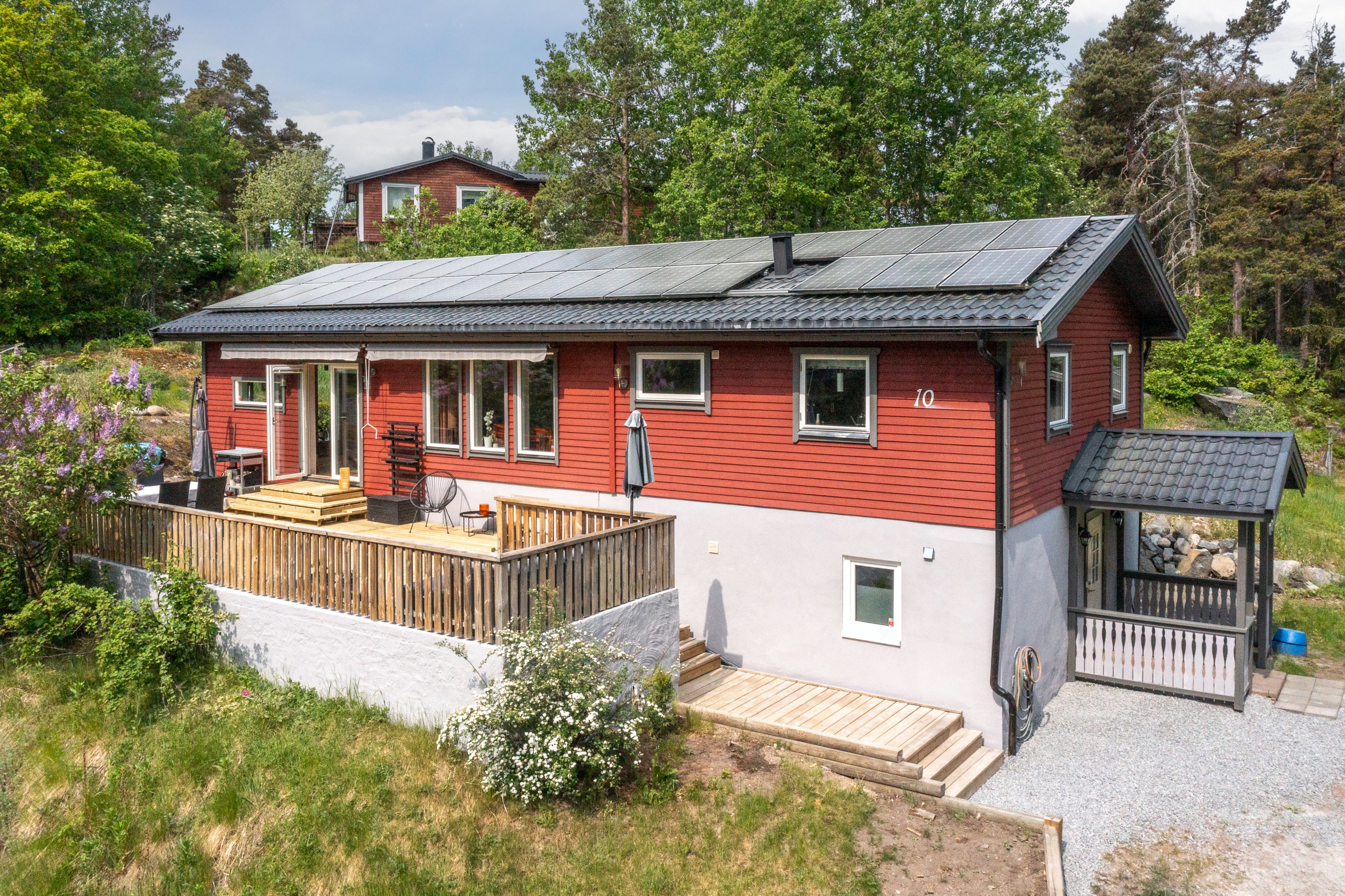 Solcellspark om 60 kvm som genererade knappa 8900 kWh under helåret 2023