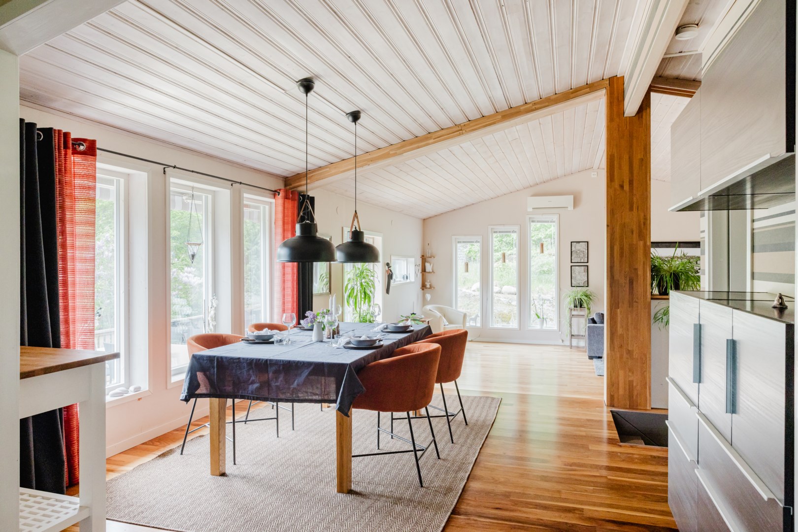 Generös takhöjd upp till nock även här