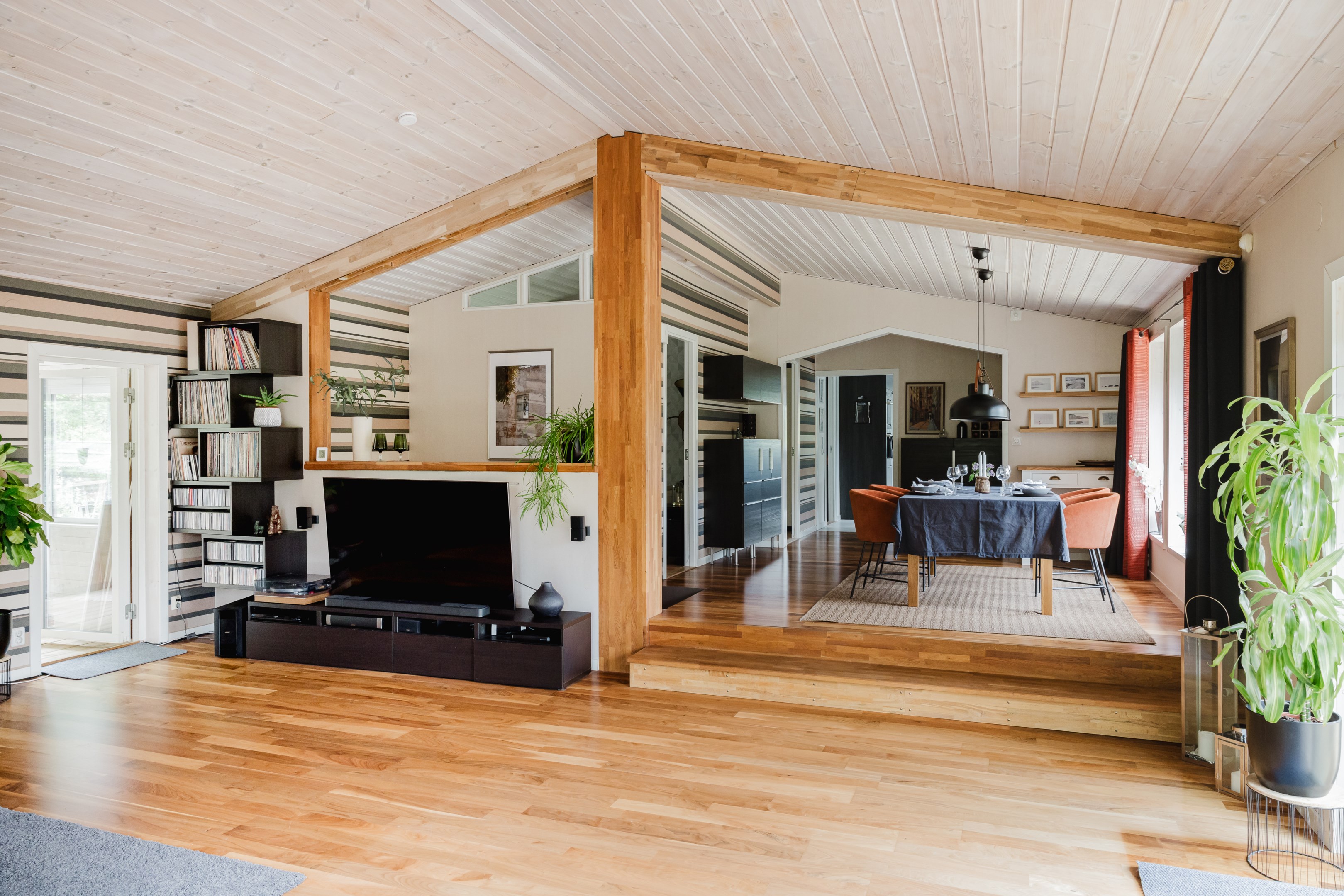 Matplatsen återfinns i fil mellan vardagsrum och kök