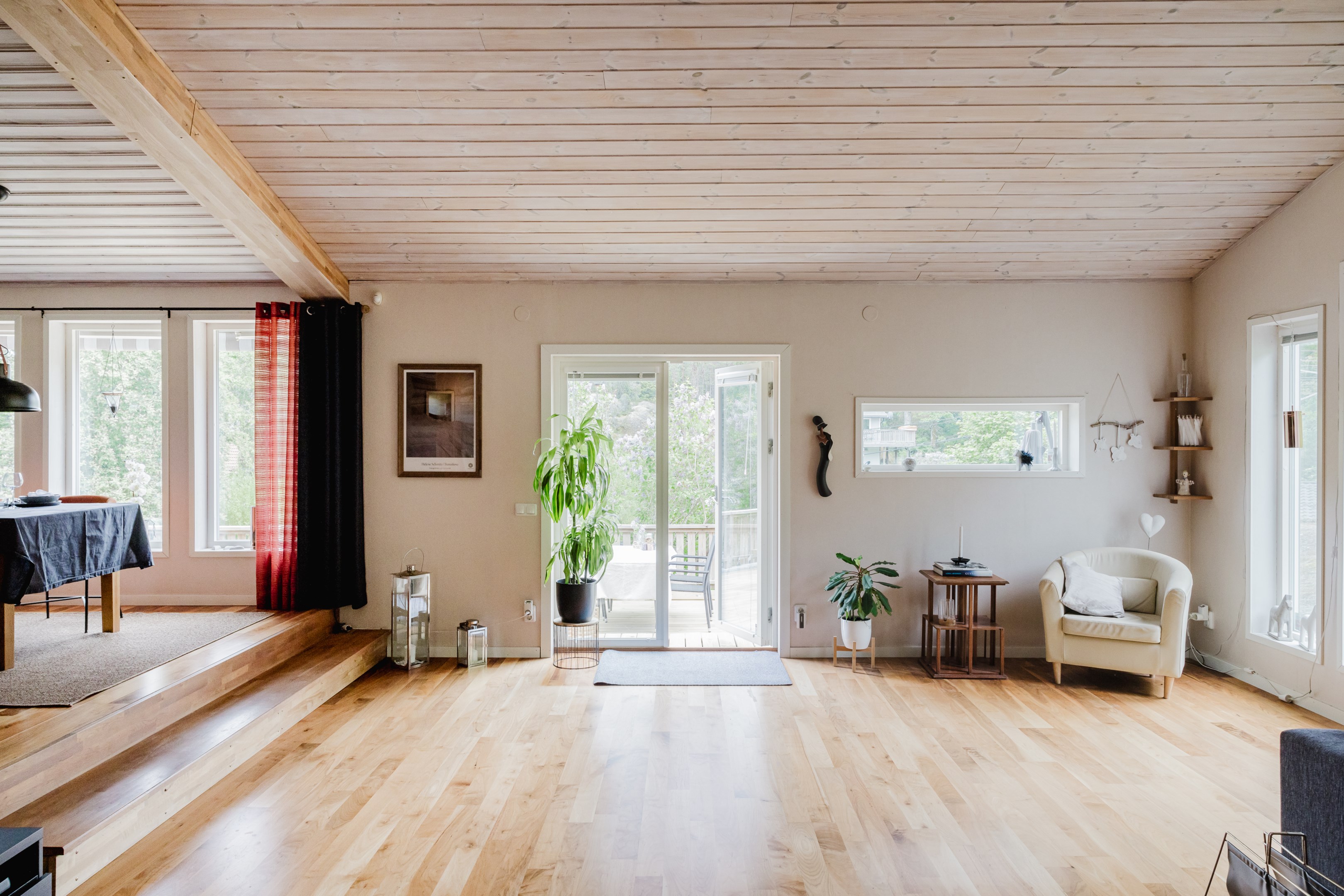 Utgång till altan och trädgård